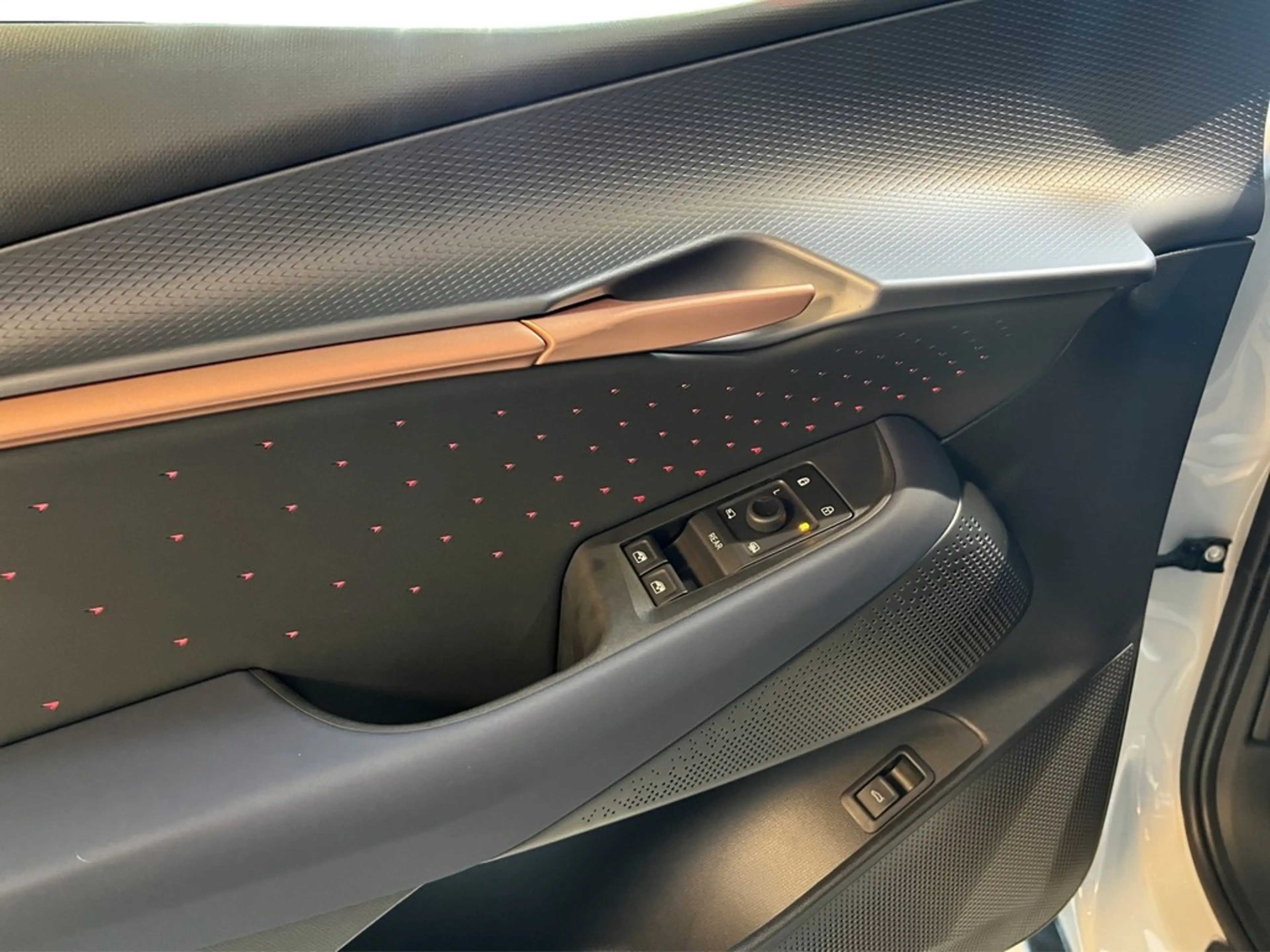 CUPRA Tavascan 77 kWh Endurance WÄRMEPU*NAV*LED*ACC*SHZ*PARKLE... — photo 15