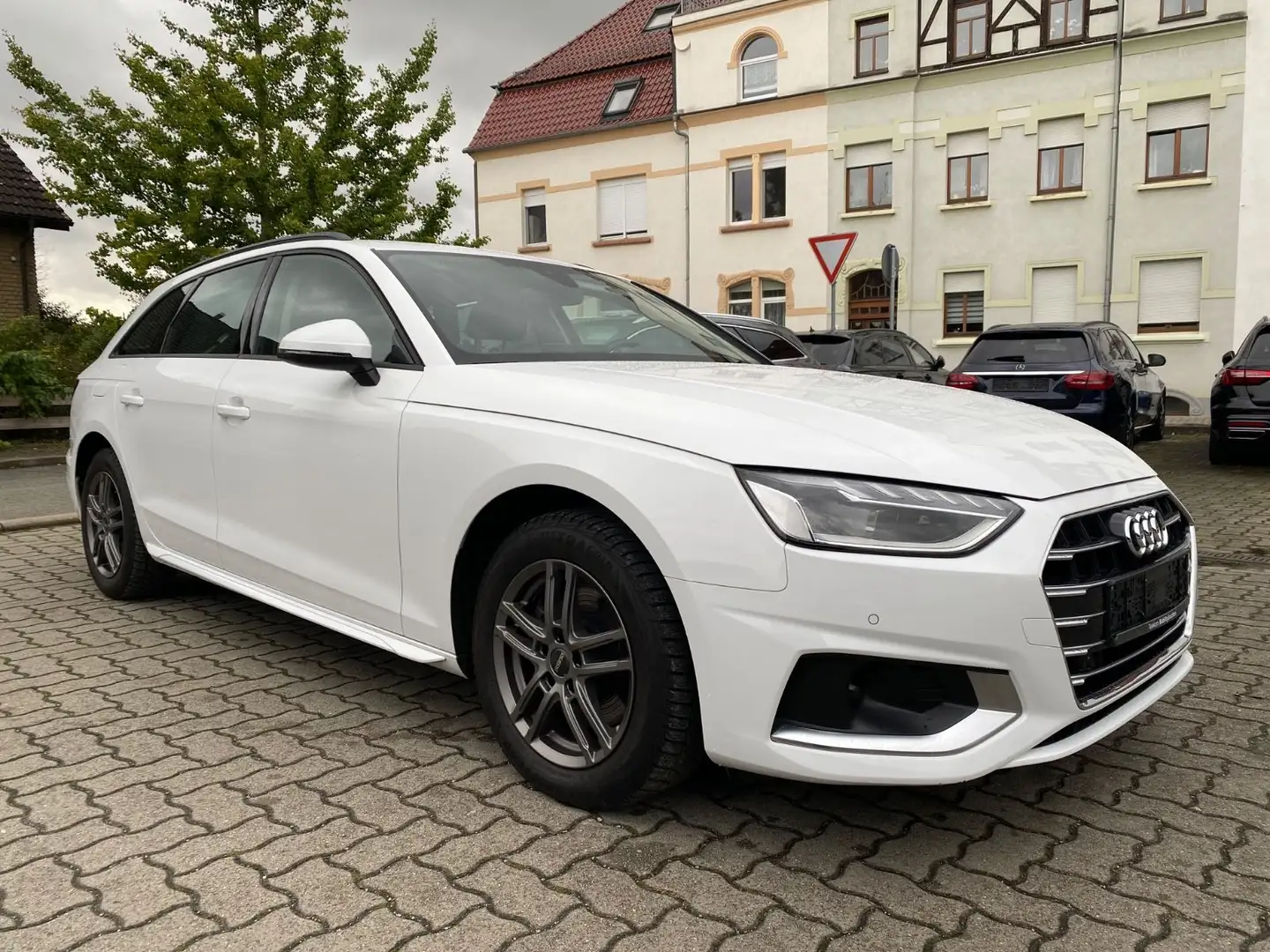 Audi A4 Avant 30 TDI AHZV / LED / Akustik / Navi+ Weiß - 2