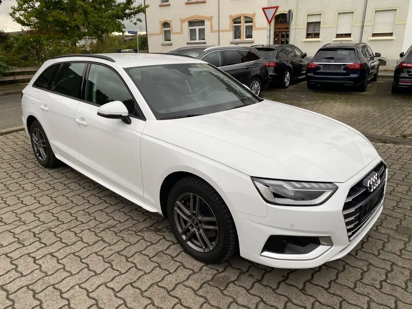 Audi A4 Avant 30 TDI AHZV / LED / Akustik / Navi+ Weiß - 1
