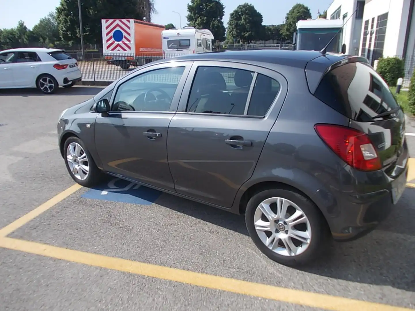 Opel Corsa Corsa IV 2010 1.2 Edition (elective) Gpl-tech 85cv Grigio - 2
