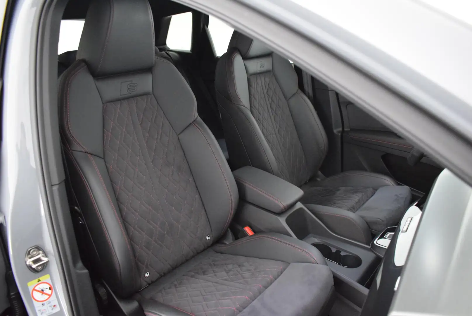 Audi Q4 e-tron 40 204pk 2x S-Line Black Edition 77 kWh Trekhaak C Gris - 2