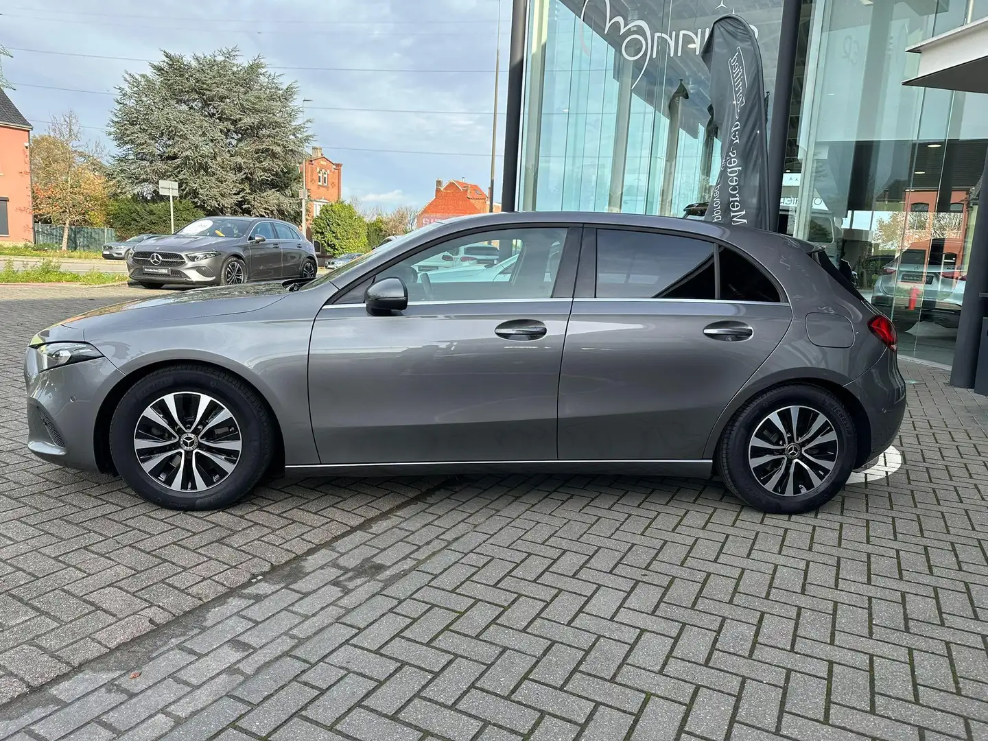 Mercedes-Benz A 180 A d Business Line Grijs - 2