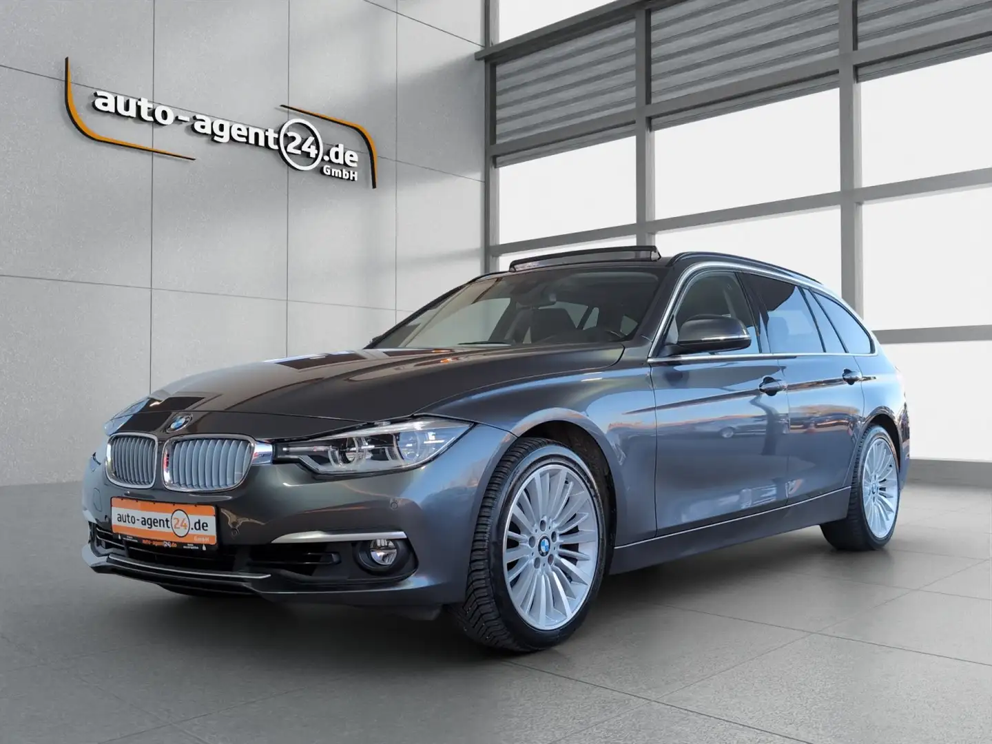 BMW 330 d xDrive Luxury Line /Pano/LED/AHK/HUD Grau - 2