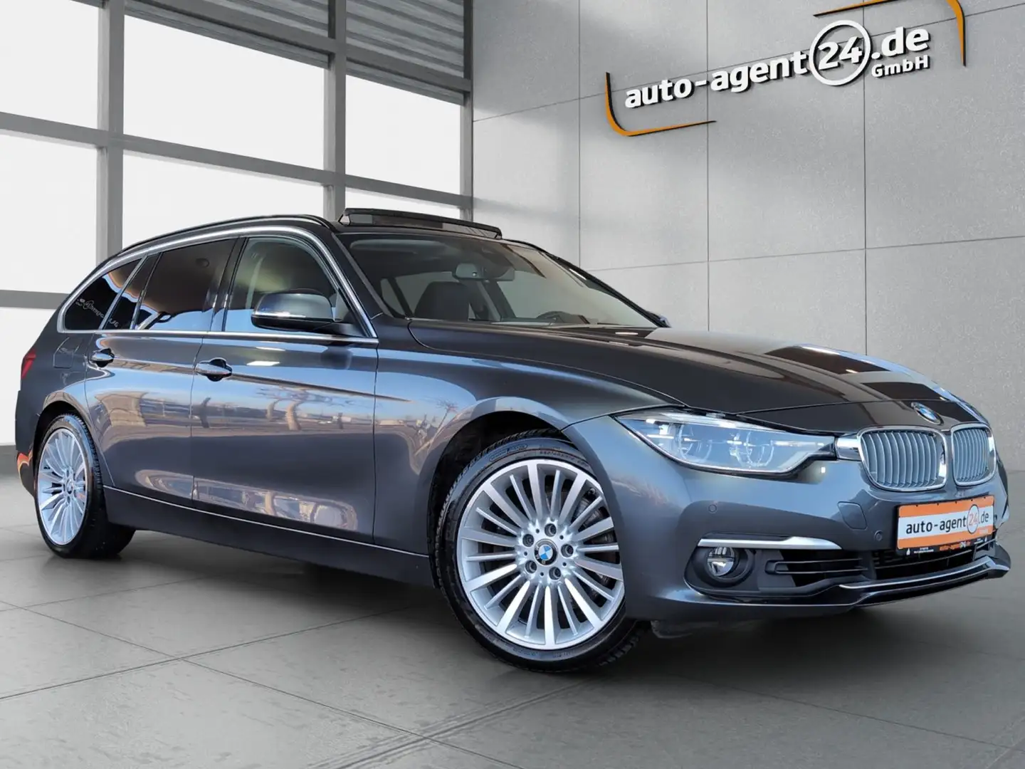 BMW 330 d xDrive Luxury Line /Pano/LED/AHK/HUD Grau - 1