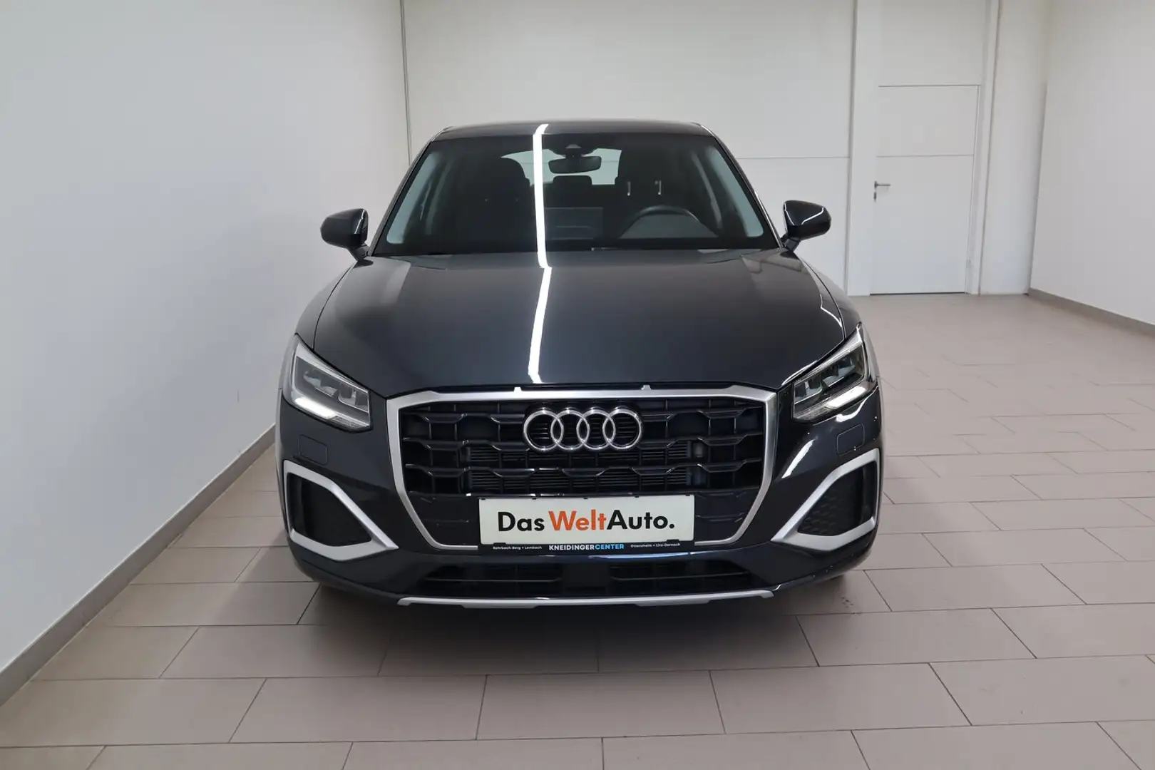 Audi Q2 35 TFSI intense Schwarz - 2