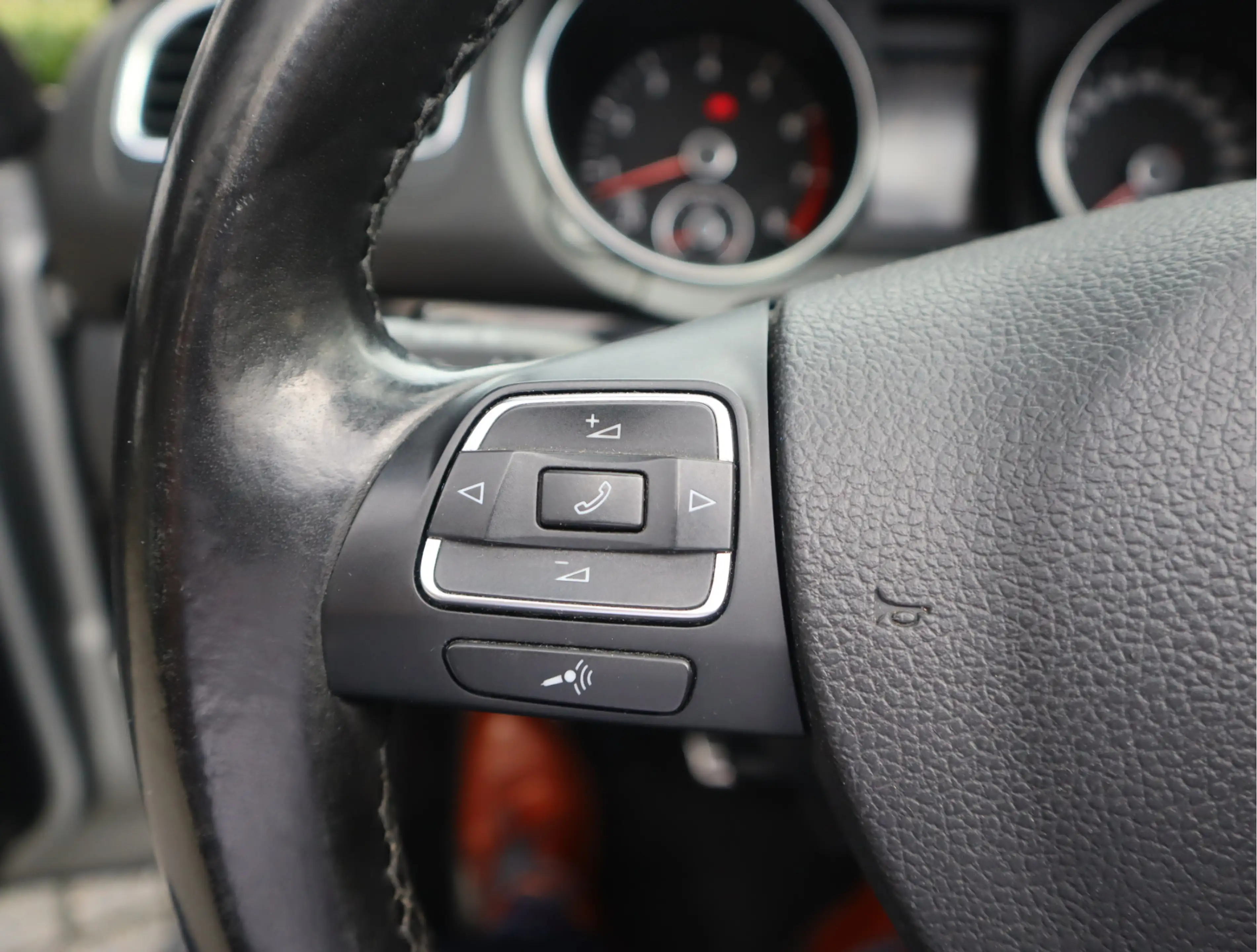 Volkswagen Golf Cabriolet 1.2 TSI BlueMotion Alcantara. windscherm, Lichtmet — photo 15