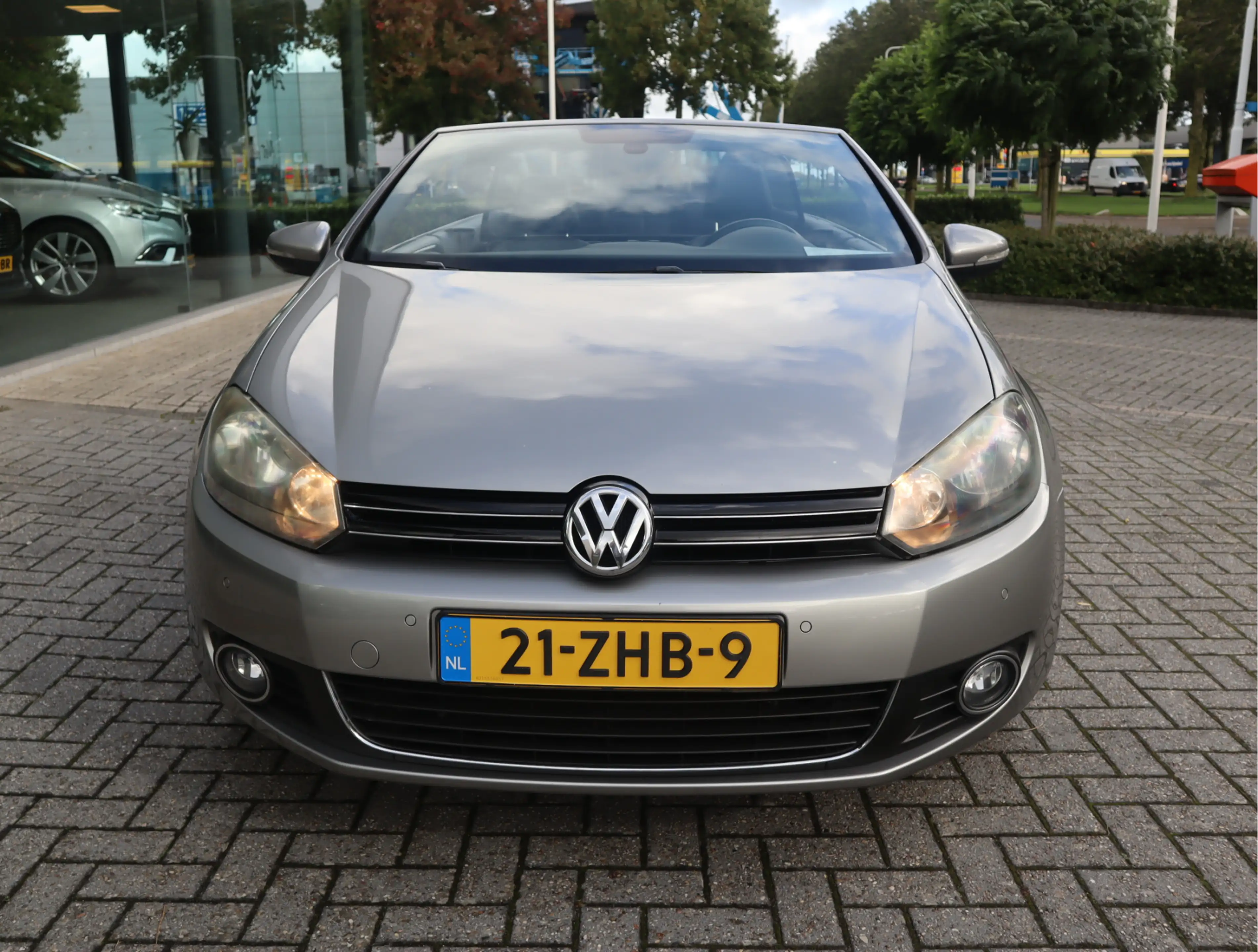 Volkswagen Golf Cabriolet 1.2 TSI BlueMotion Alcantara. windscherm, Lichtmet — photo 4