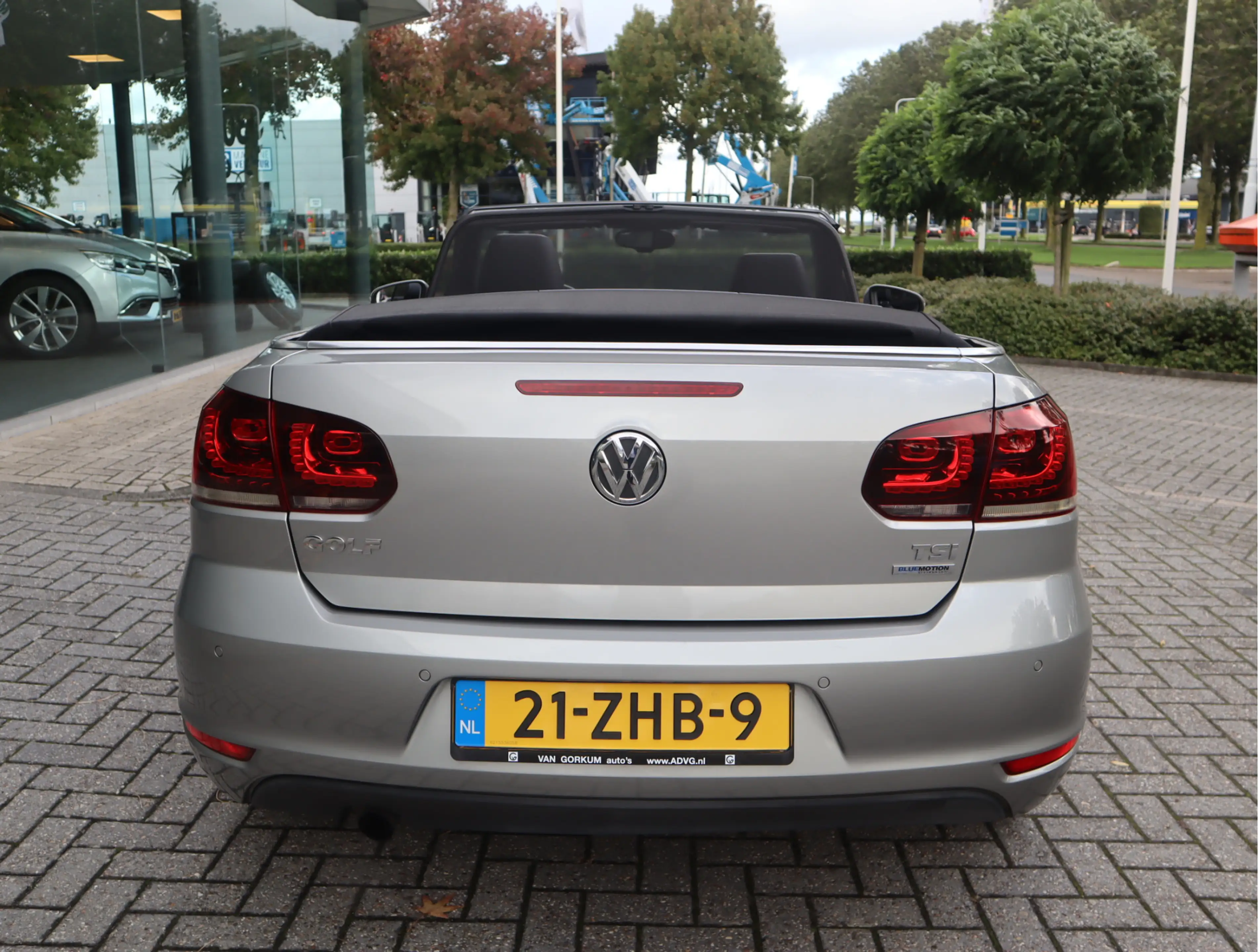 Volkswagen Golf Cabriolet 1.2 TSI BlueMotion Alcantara. windscherm, Lichtmet — photo 6