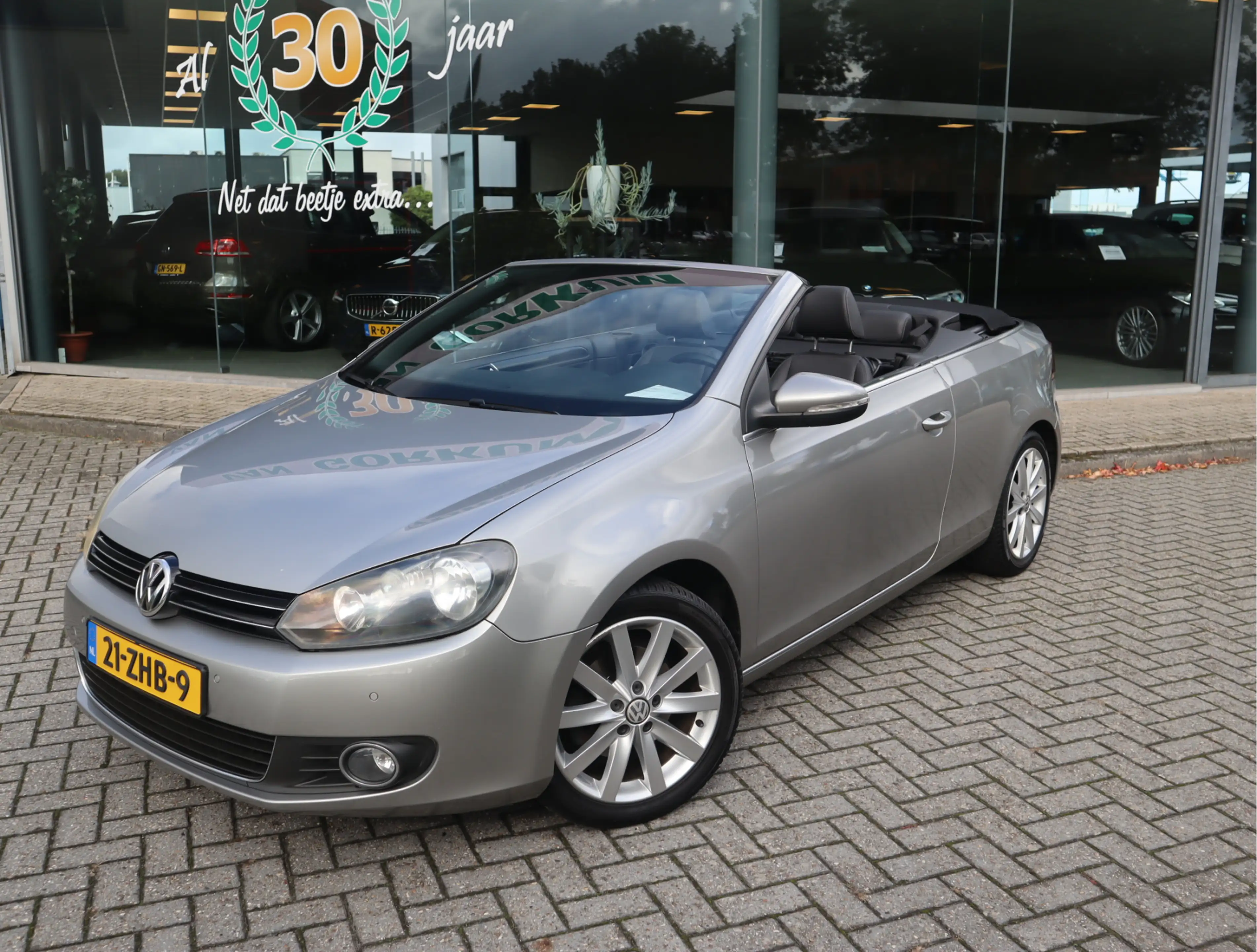 Volkswagen Golf Cabriolet 1.2 TSI BlueMotion Alcantara. windscherm, Lichtmet — photo 2