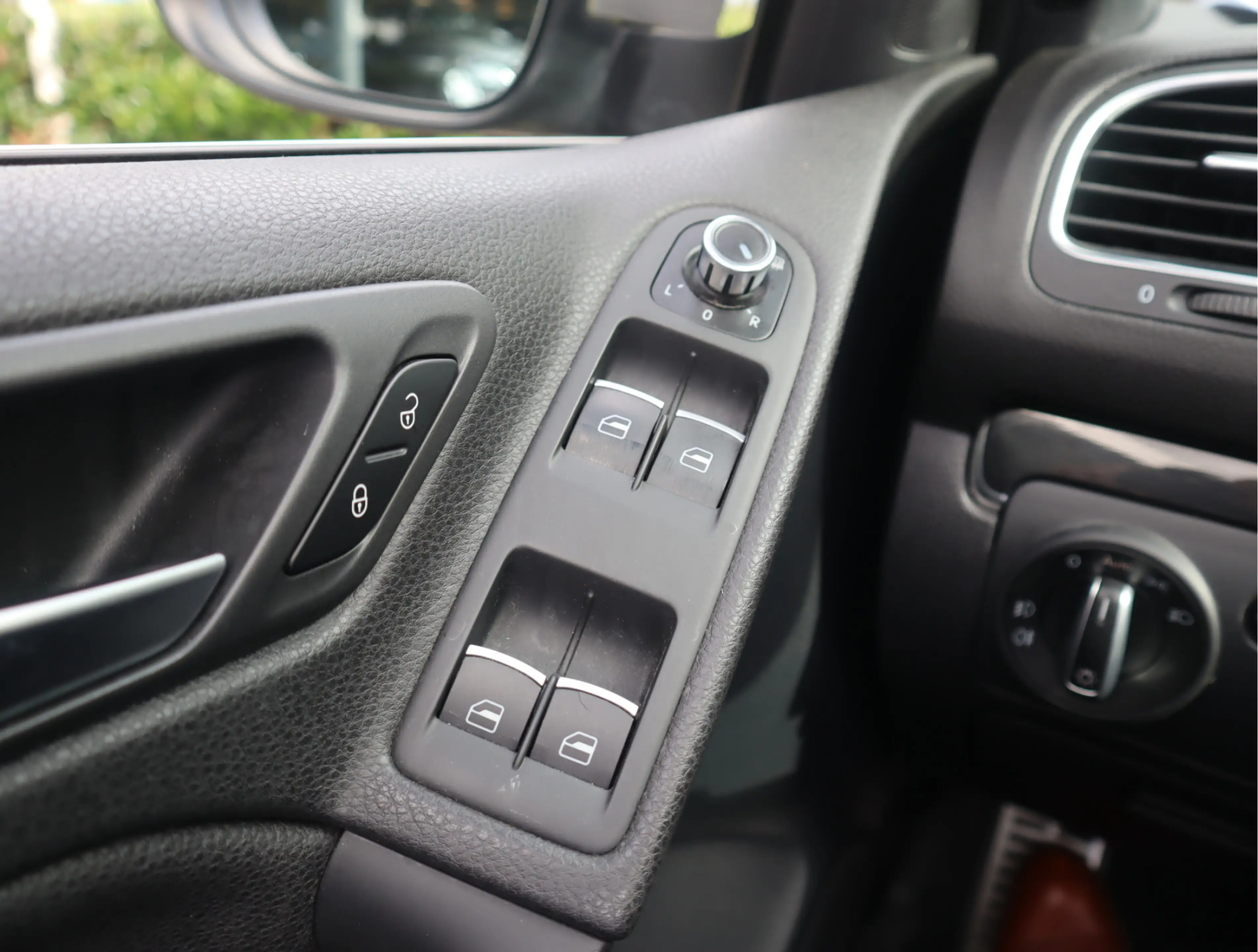 Volkswagen Golf Cabriolet 1.2 TSI BlueMotion Alcantara. windscherm, Lichtmet — photo 17