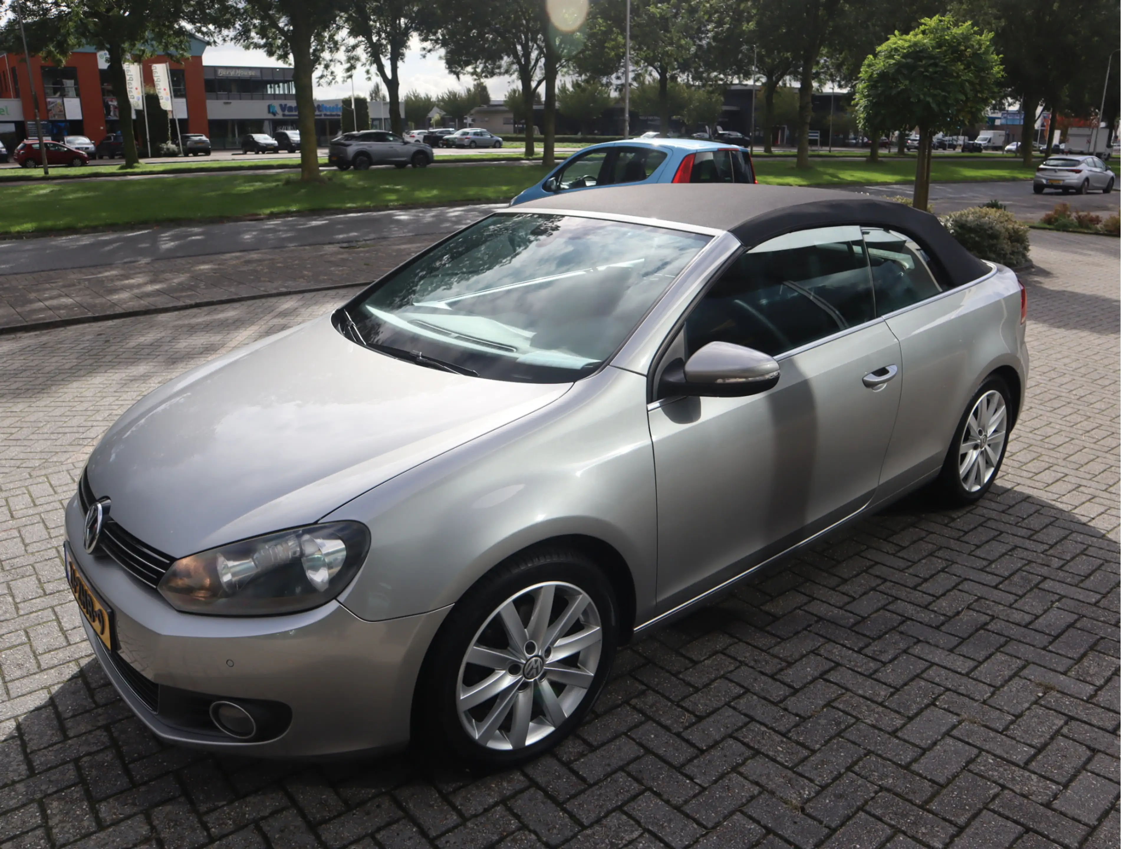 Volkswagen Golf Cabriolet 1.2 TSI BlueMotion Alcantara. windscherm, Lichtmet — photo 20