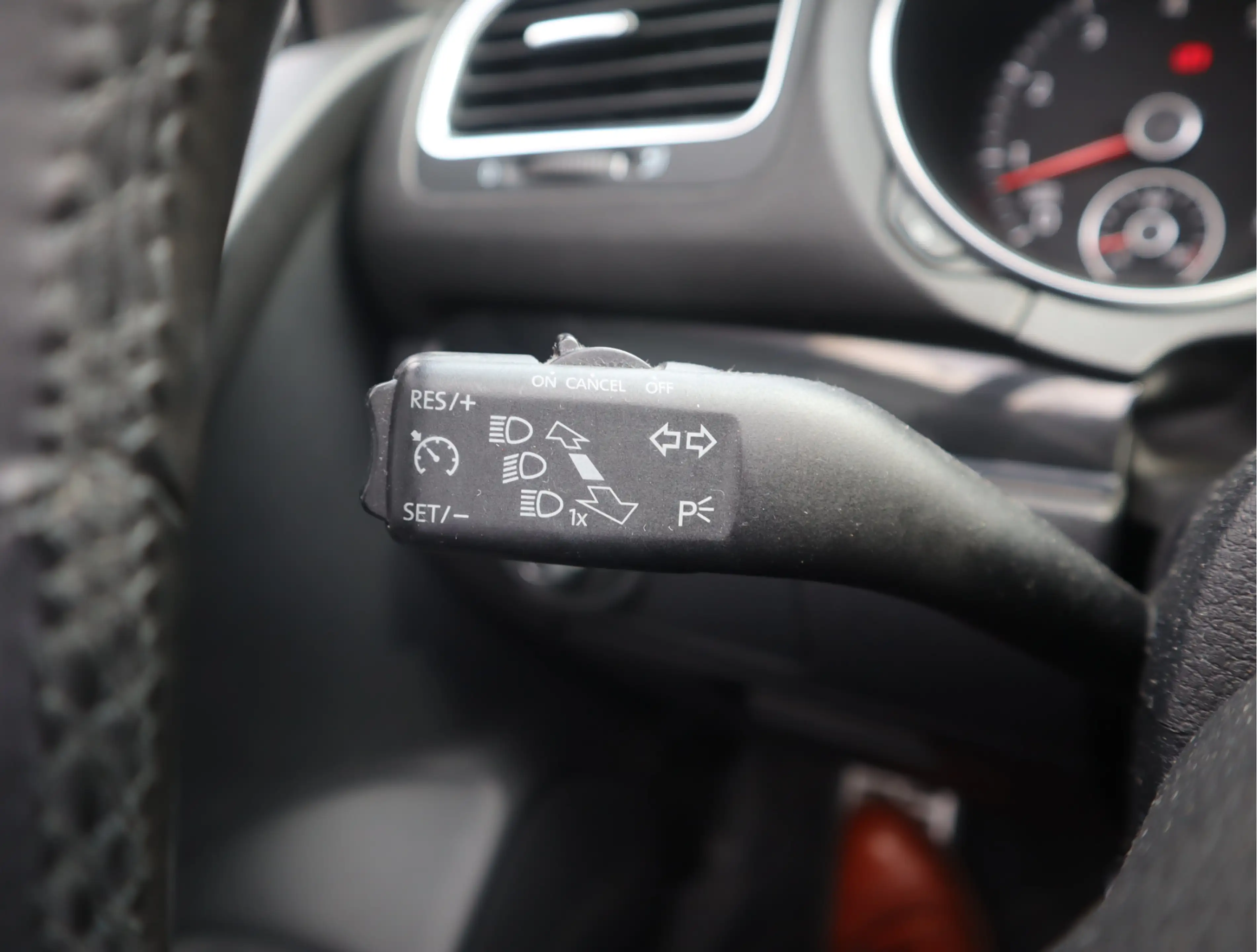Volkswagen Golf Cabriolet 1.2 TSI BlueMotion Alcantara. windscherm, Lichtmet — photo 18