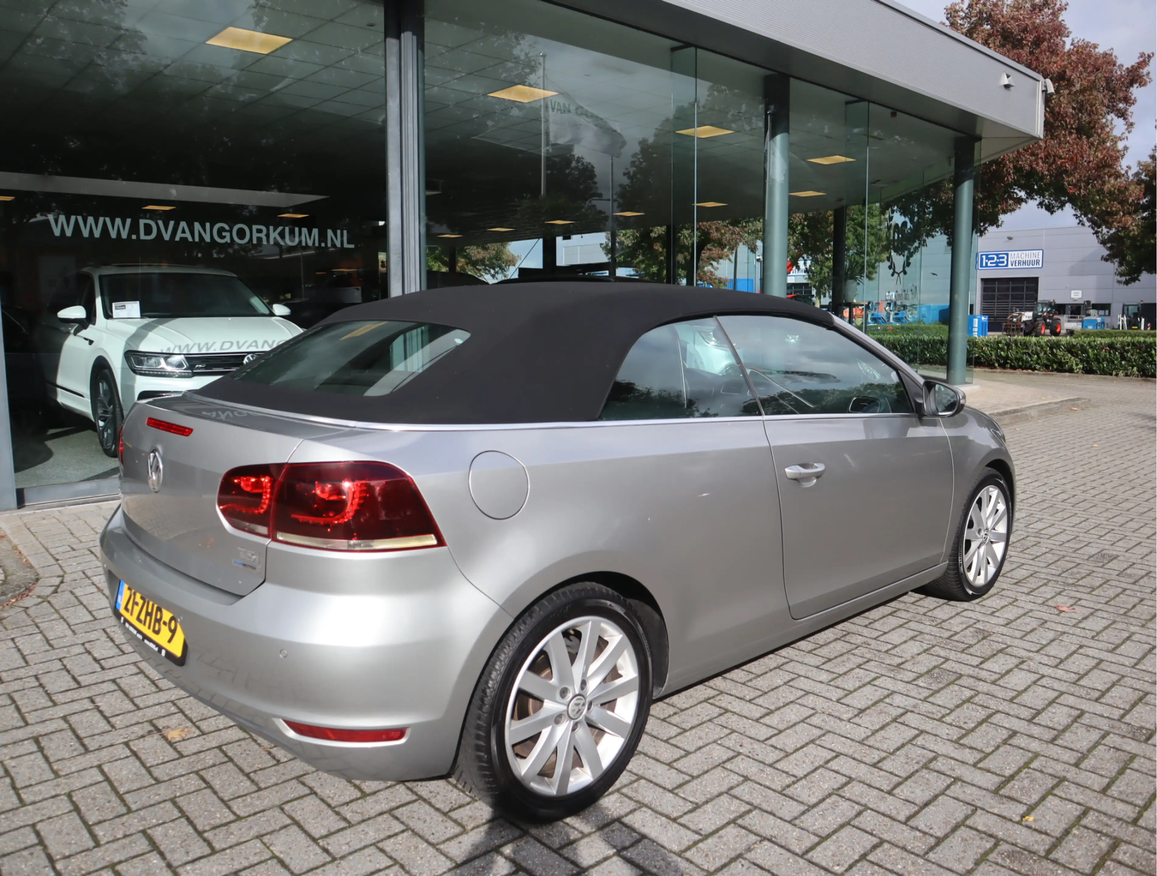 Volkswagen Golf Cabriolet 1.2 TSI BlueMotion Alcantara. windscherm, Lichtmet — photo 19