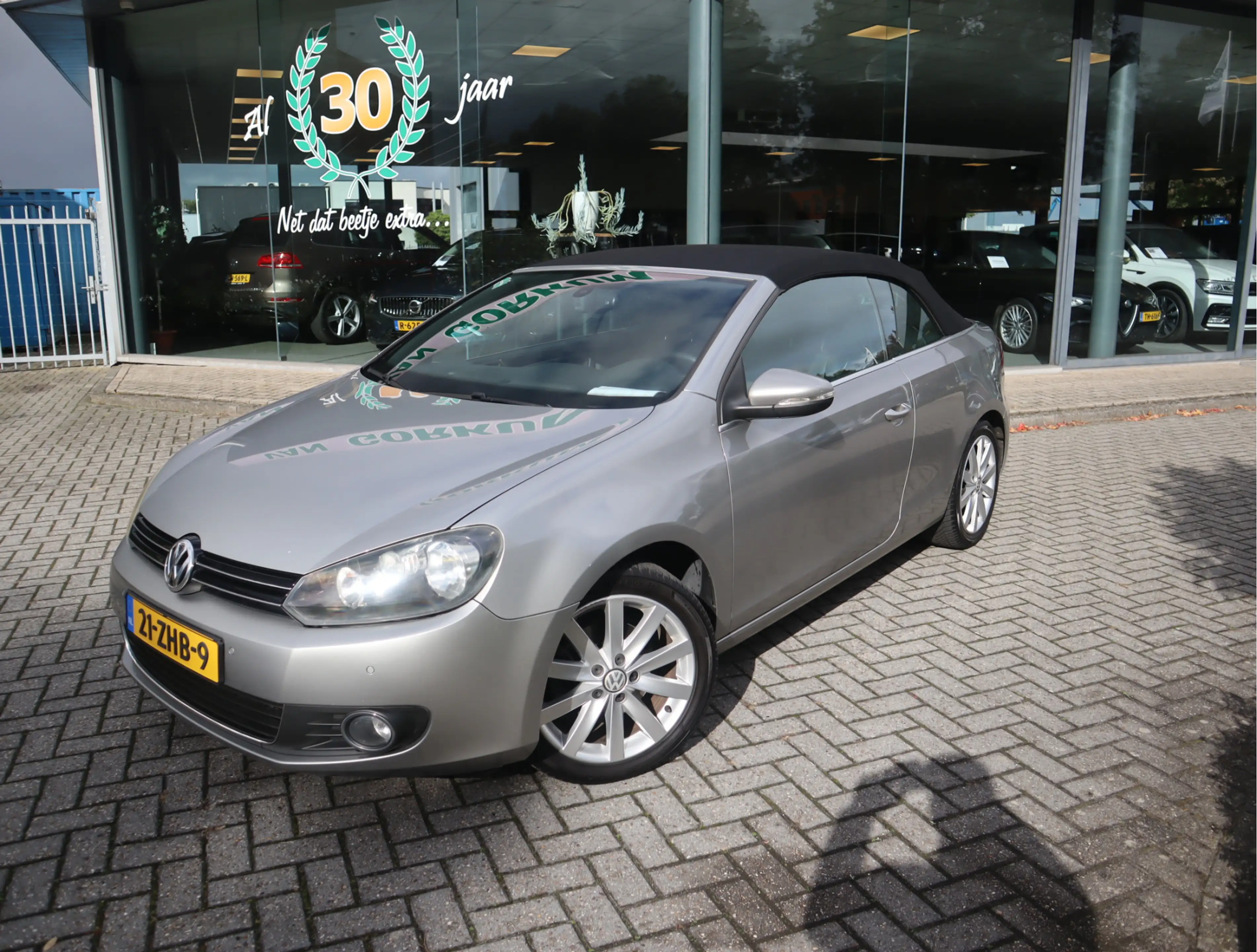 Volkswagen Golf Cabriolet 1.2 TSI BlueMotion Alcantara. windscherm, Lichtmet — photo 21