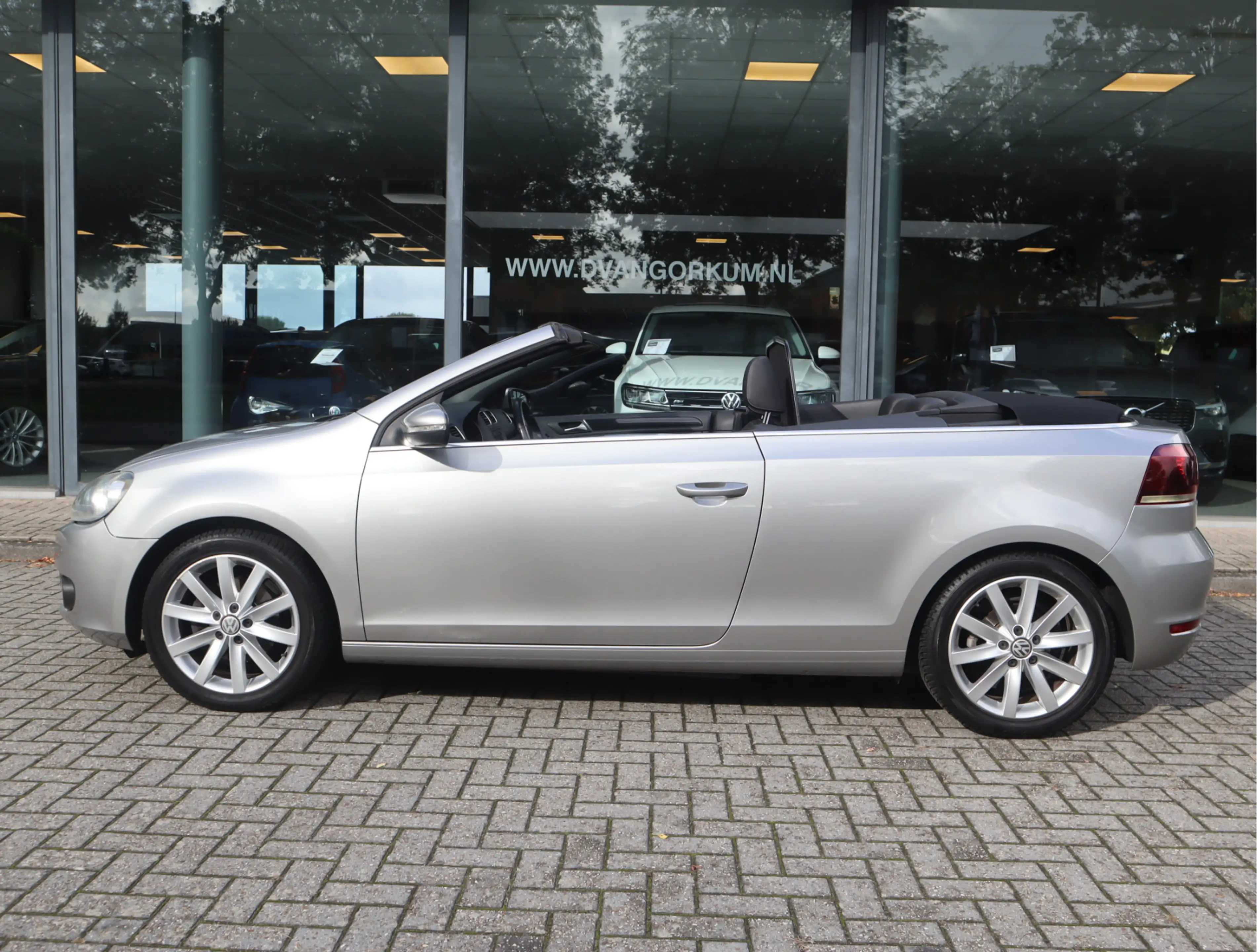 Volkswagen Golf Cabriolet 1.2 TSI BlueMotion Alcantara. windscherm, Lichtmet — photo 3