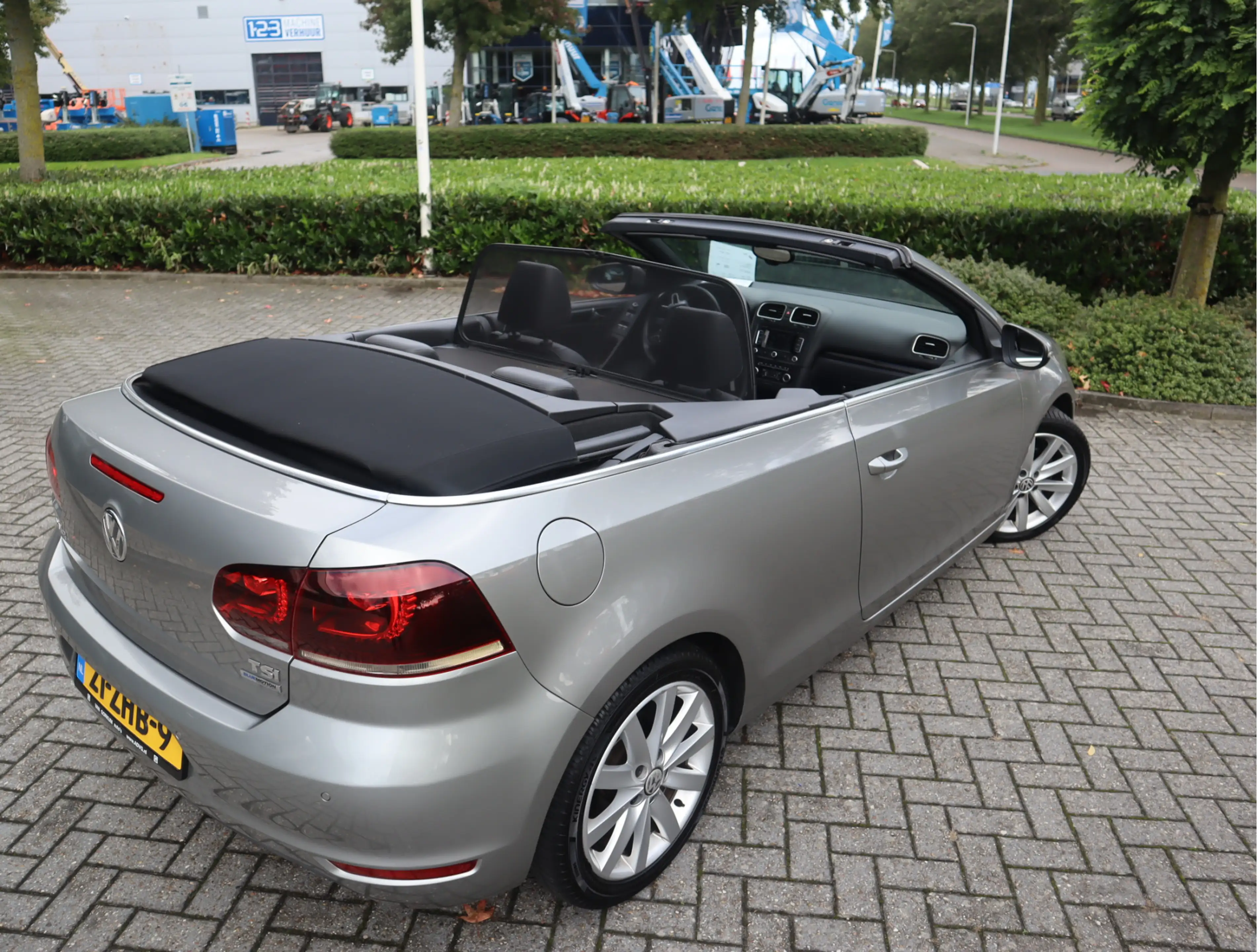 Volkswagen Golf Cabriolet 1.2 TSI BlueMotion Alcantara. windscherm, Lichtmet — photo 10