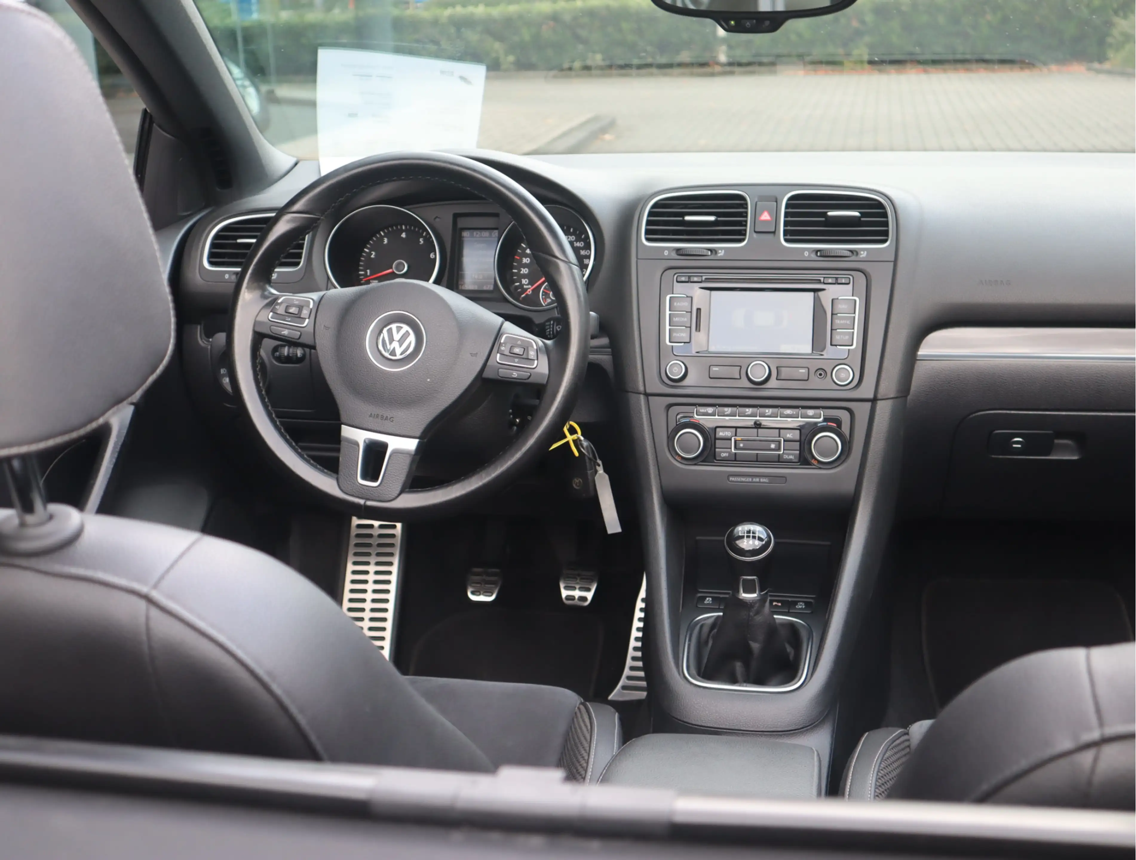 Volkswagen Golf Cabriolet 1.2 TSI BlueMotion Alcantara. windscherm, Lichtmet — photo 7