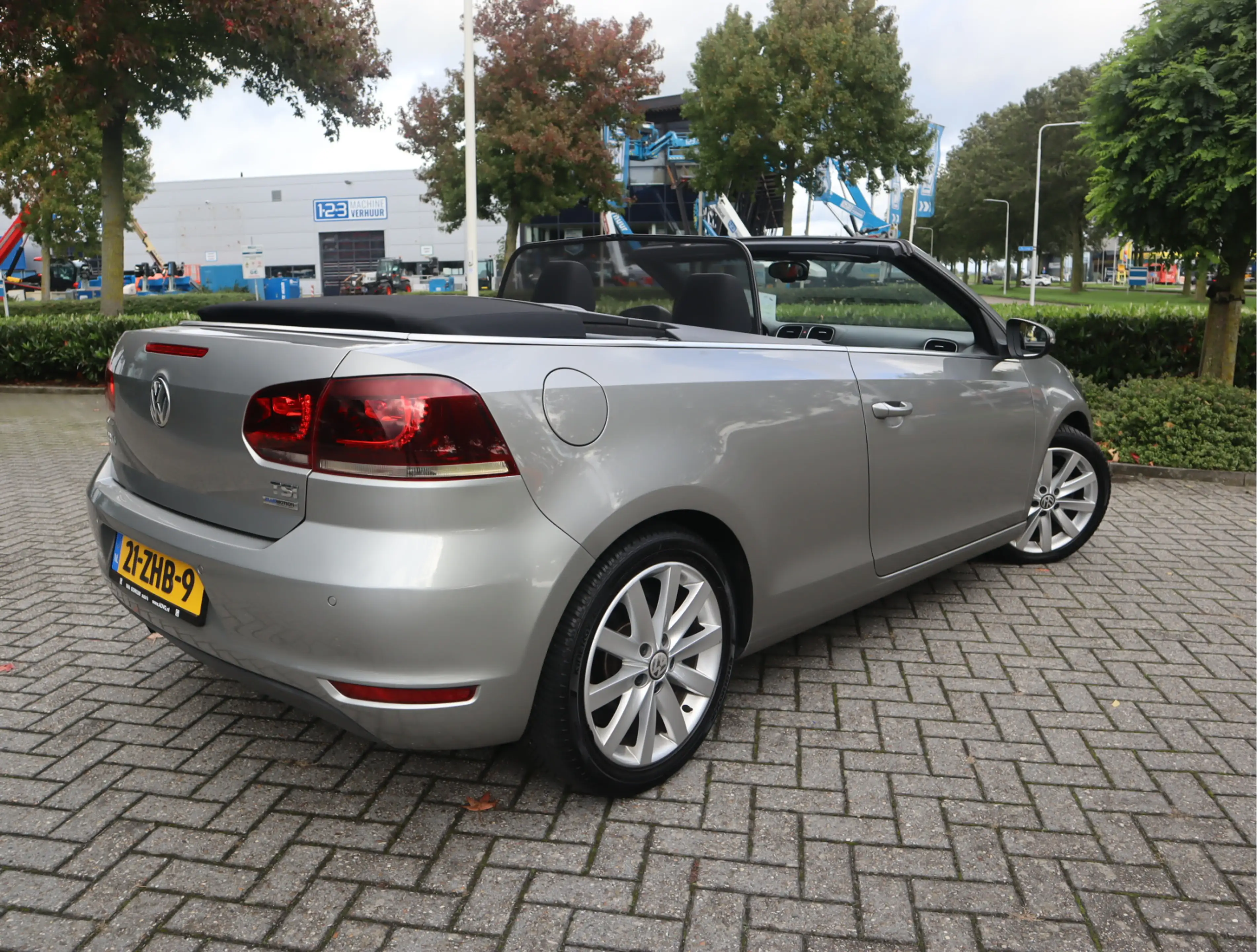 Volkswagen Golf Cabriolet 1.2 TSI BlueMotion Alcantara. windscherm, Lichtmet — photo 9