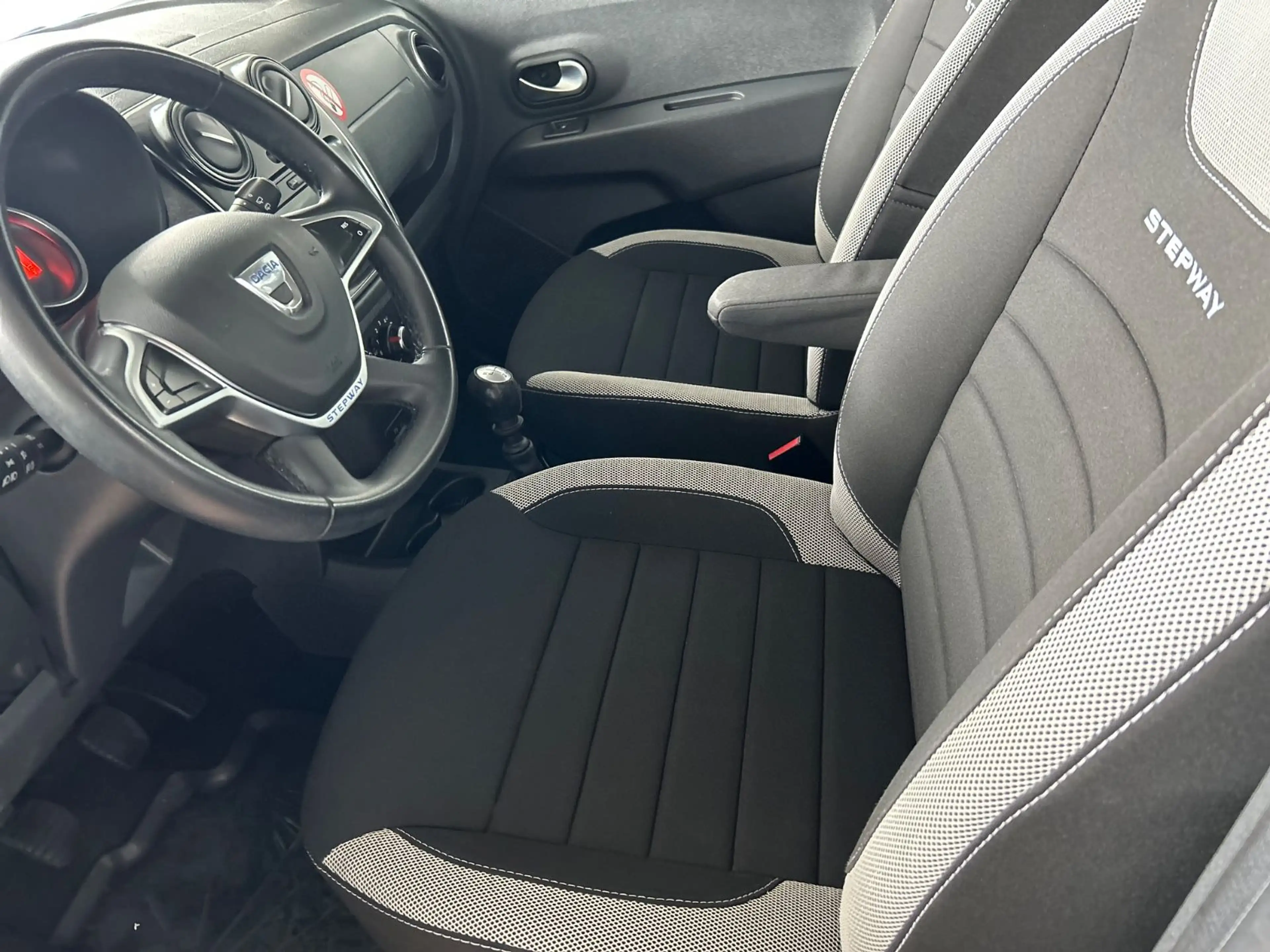 Dacia Lodgy Stepway Selection*7-Sitze* — photo 14