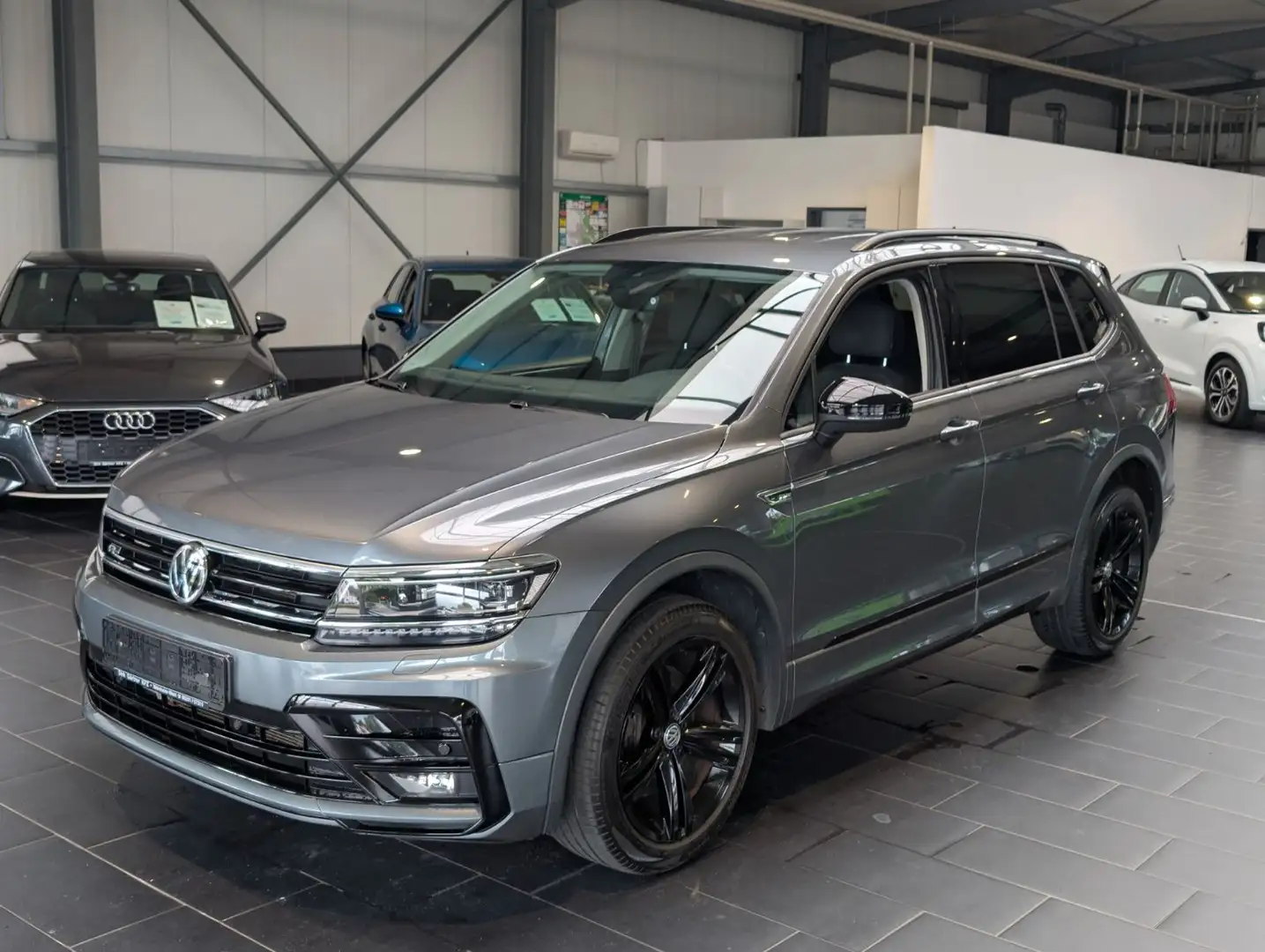 Volkswagen Tiguan Allspace 2.0 4Moti DSG Highline R-Line Grau - 1