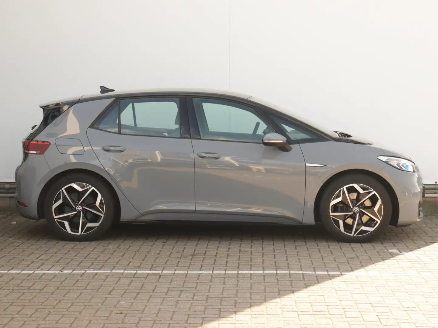 Volkswagen ID.3 ID.3 Pure 45 kWh | Warmtepomp | Navigatie | Parkee Gris - 2