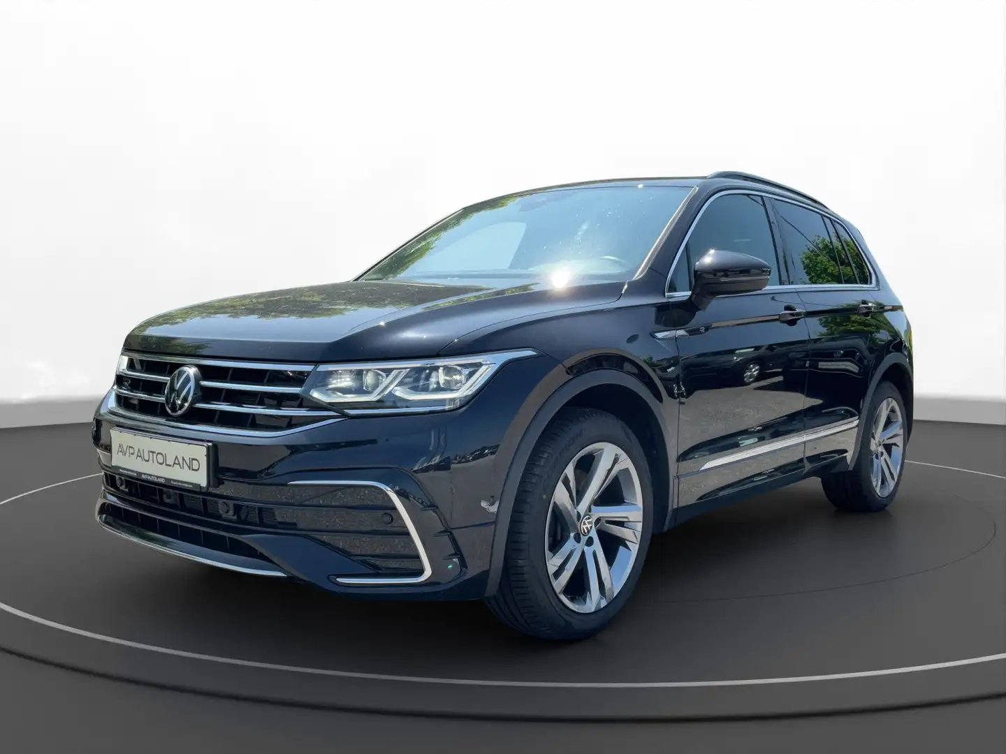 Volkswagen Tiguan 2.0 TDI DSG 4MOTION R-Line | ACC | NAVI | Zwart - 2