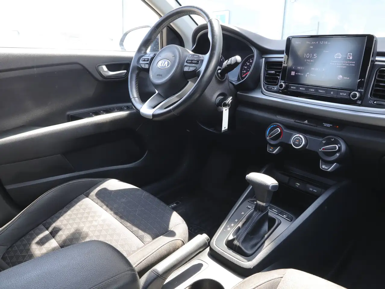 Kia Rio снимка Kia Rio
