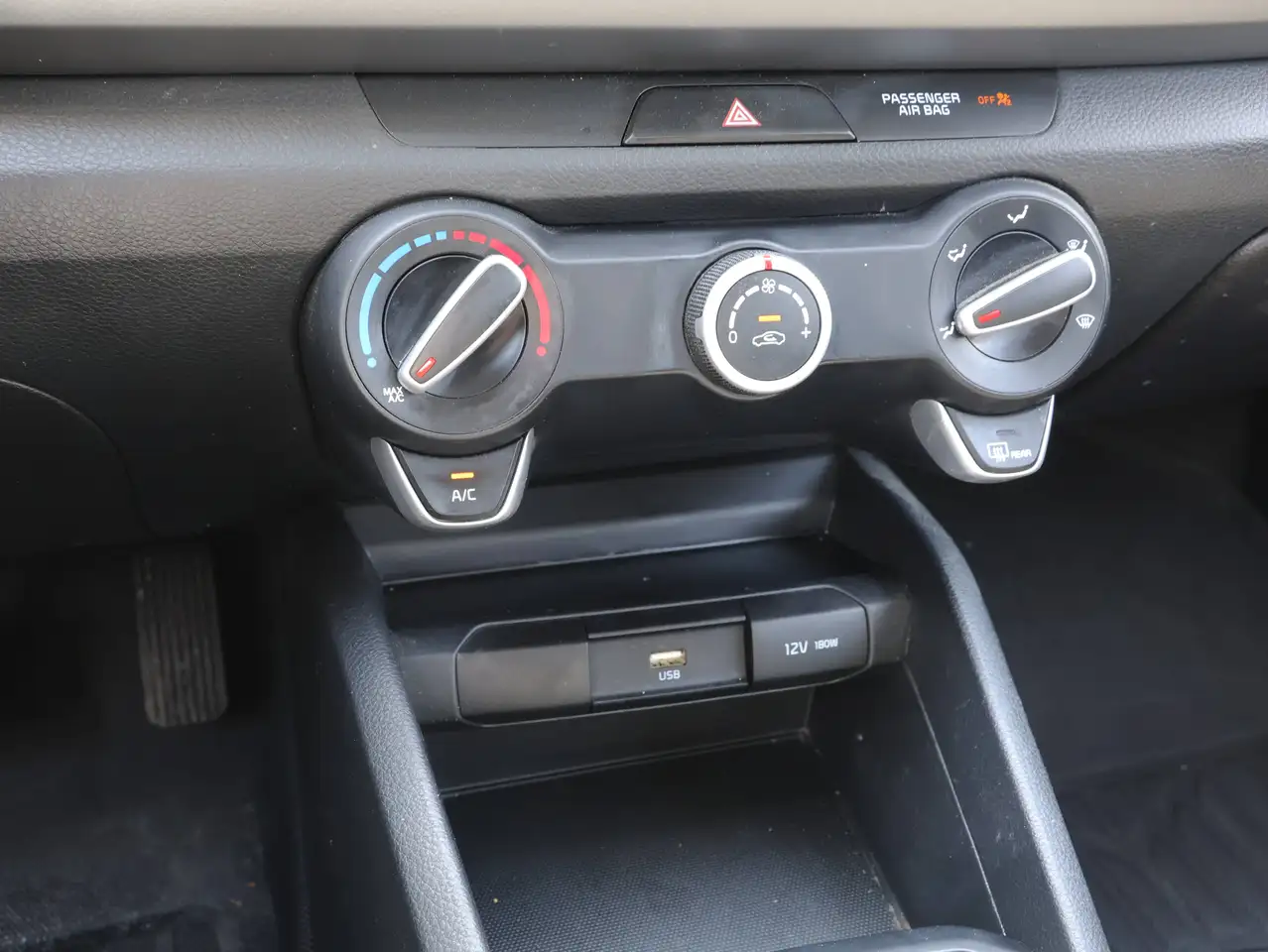 Kia Rio снимка Kia Rio