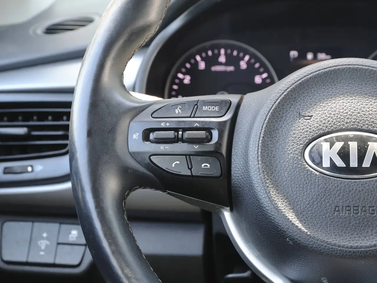 Kia Rio снимка Kia Rio