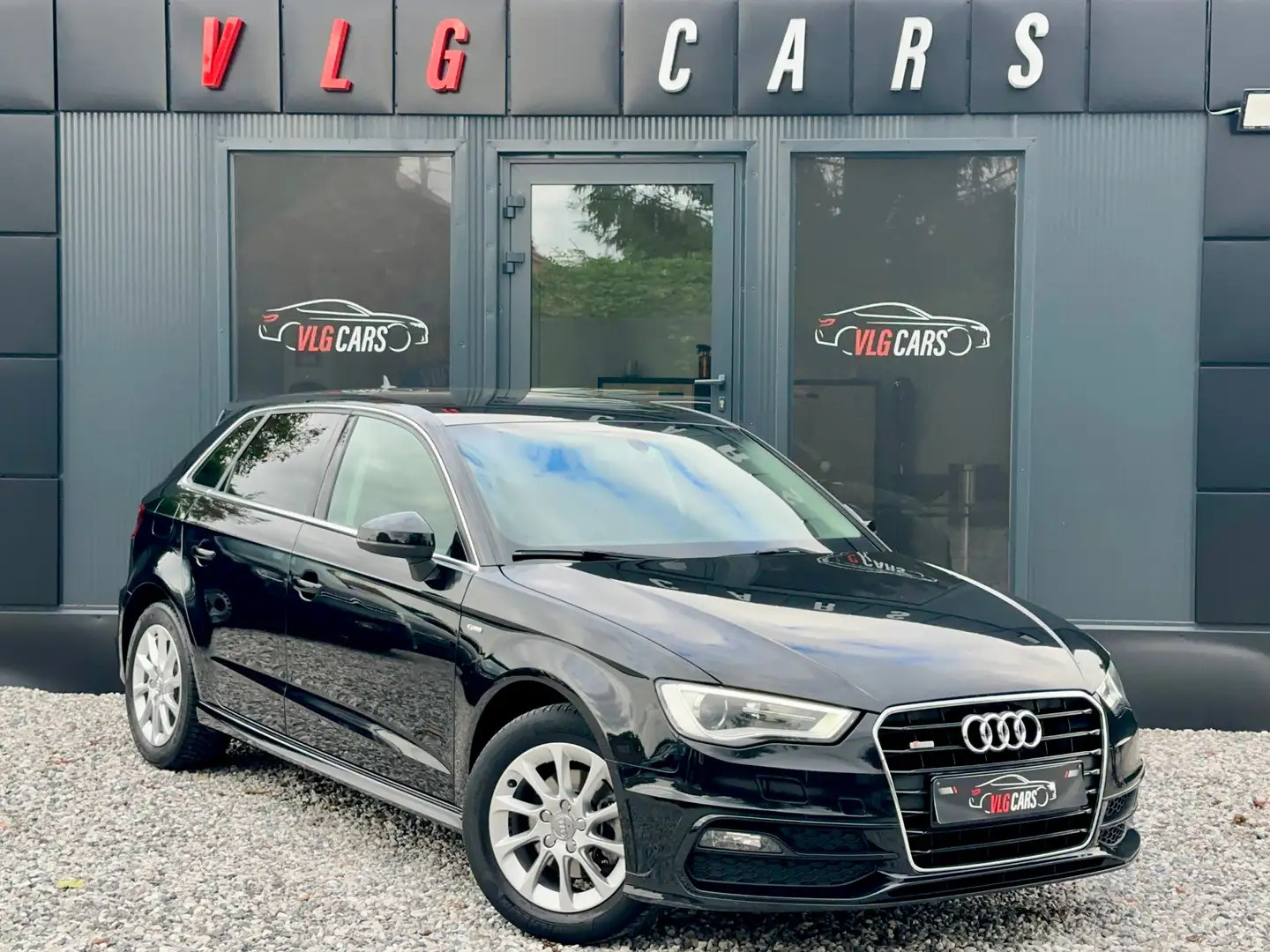 Audi A3 A3 Sportback 1.6TDi Euro 6b Ambition S line Xenon Schwarz - 1