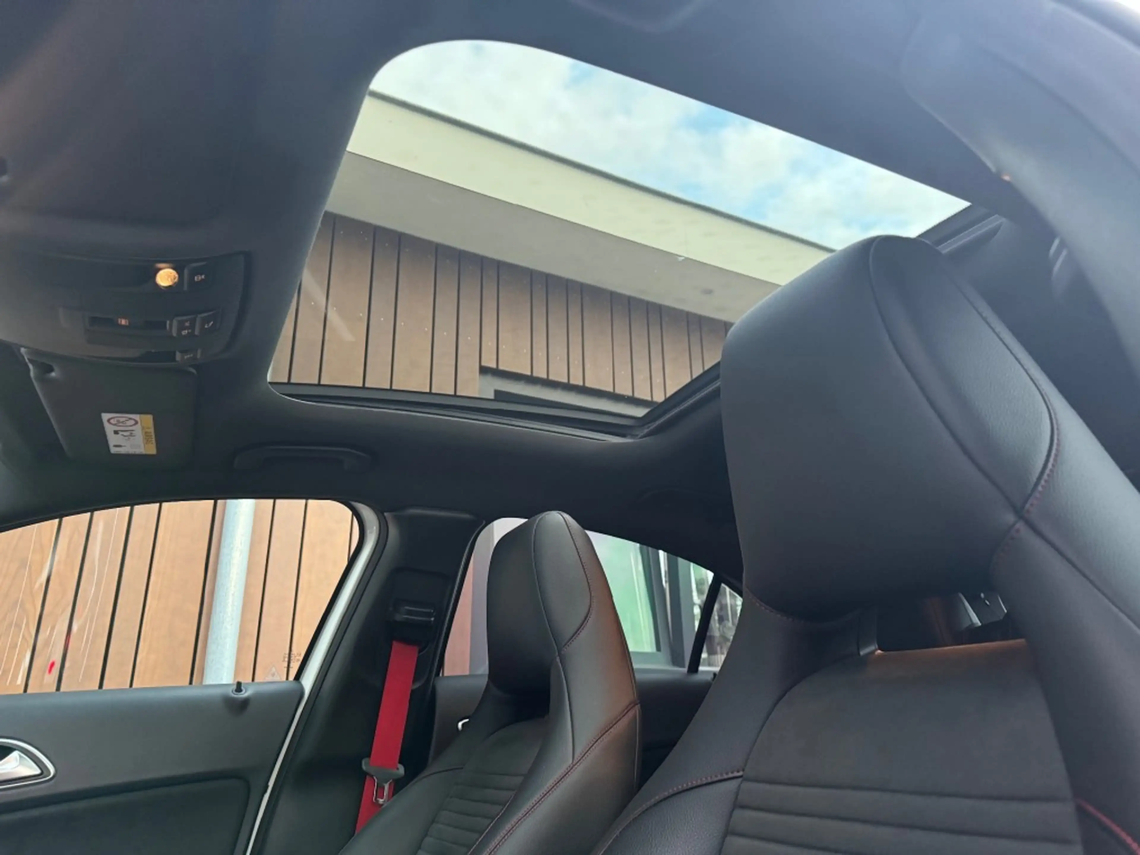 Mercedes-Benz A 45 AMG 4- Matic ori NL Pano Distr. stoelverw. — photo 13