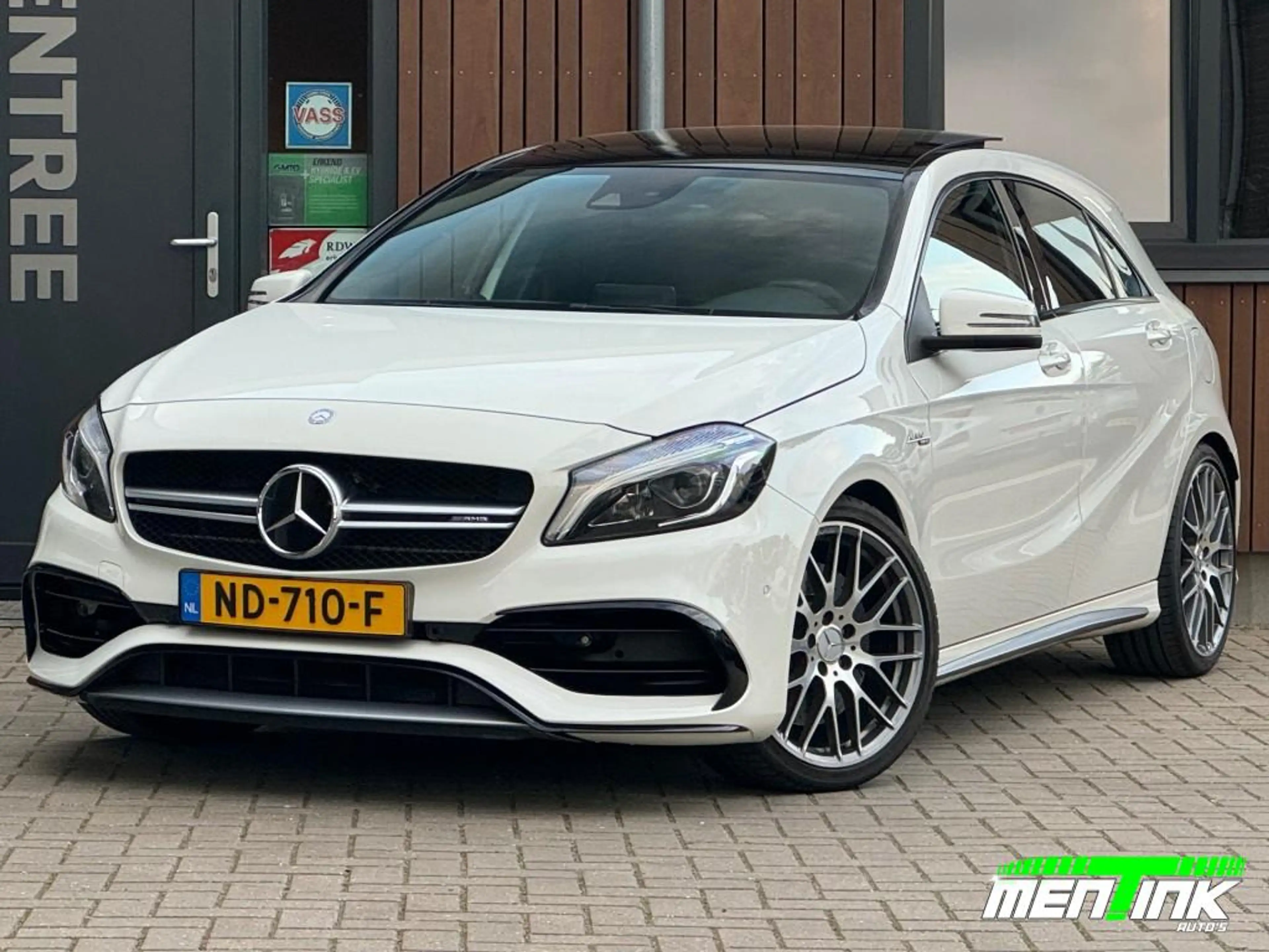 Mercedes-Benz A 45 AMG 4- Matic ori NL Pano Distr. stoelverw.