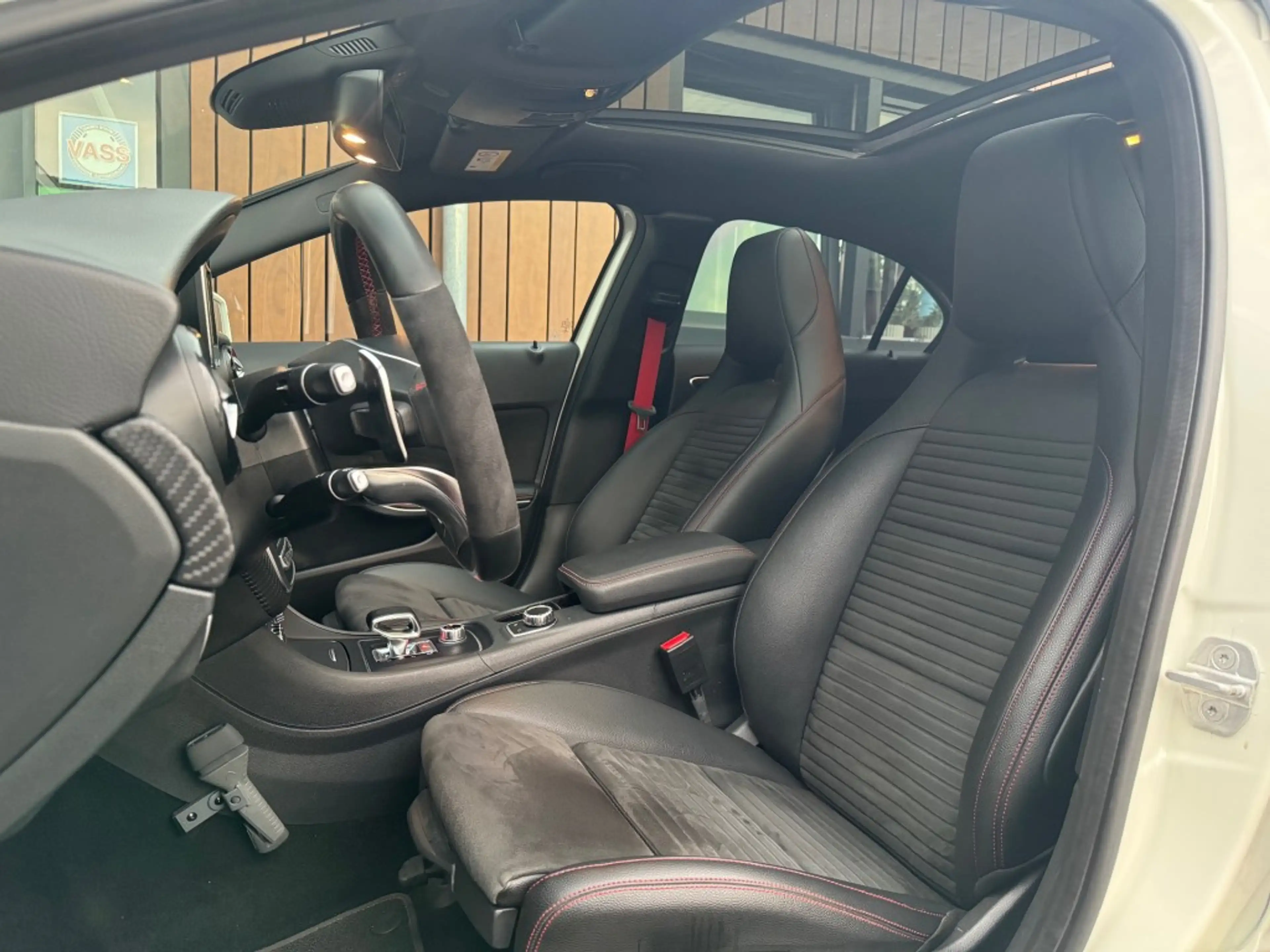 Mercedes-Benz A 45 AMG 4- Matic ori NL Pano Distr. stoelverw. — photo 12