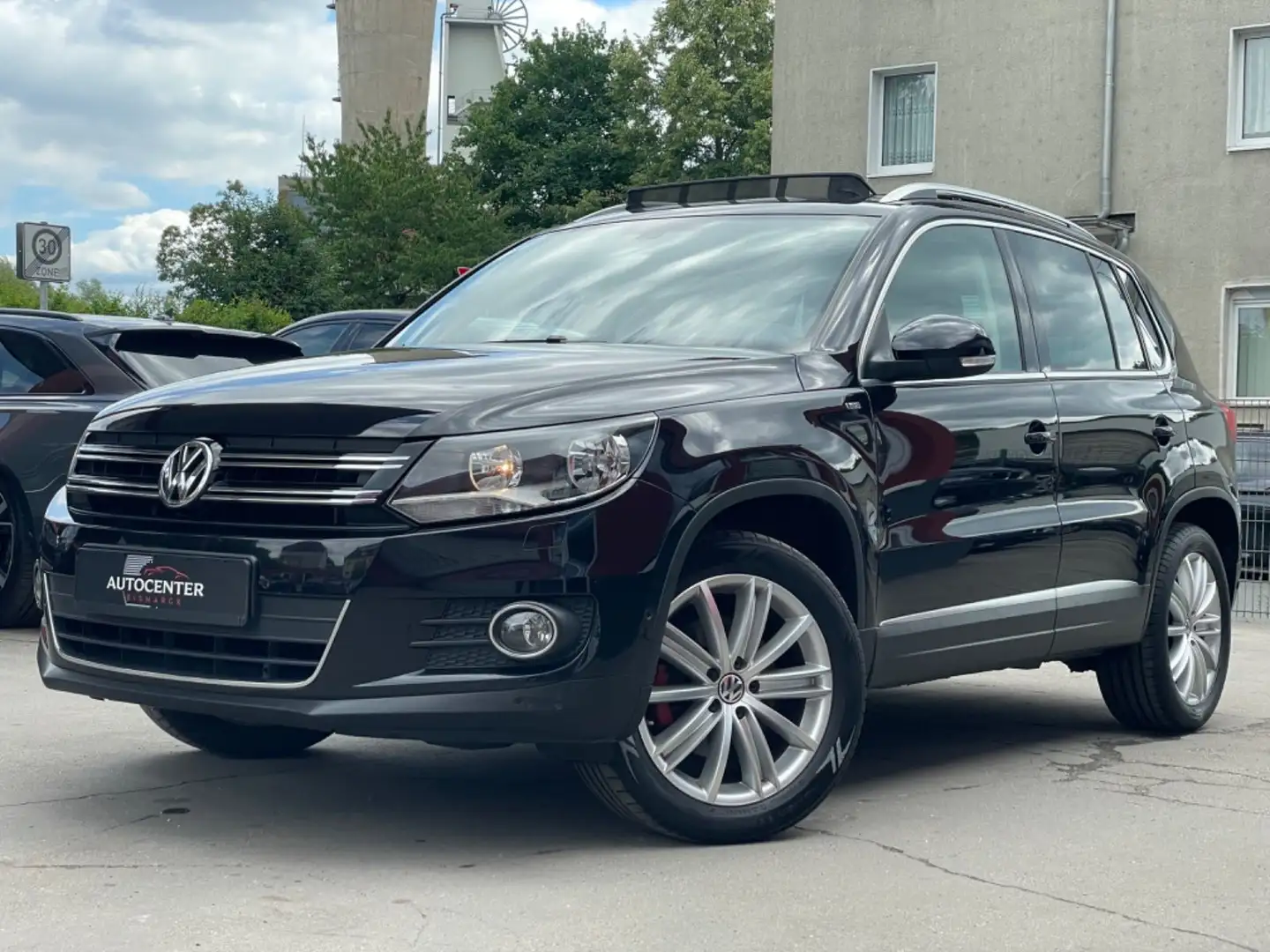 Volkswagen Tiguan Cup Sport & Style 4Motion Zwart - 1