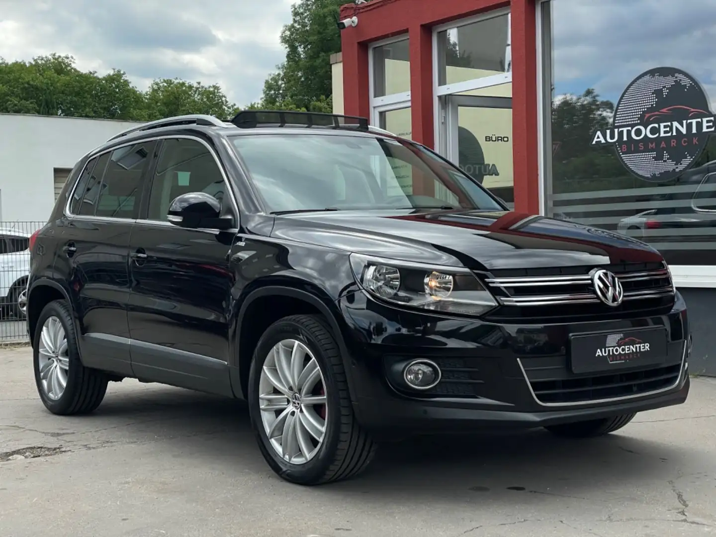 Volkswagen Tiguan Cup Sport & Style 4Motion Zwart - 2