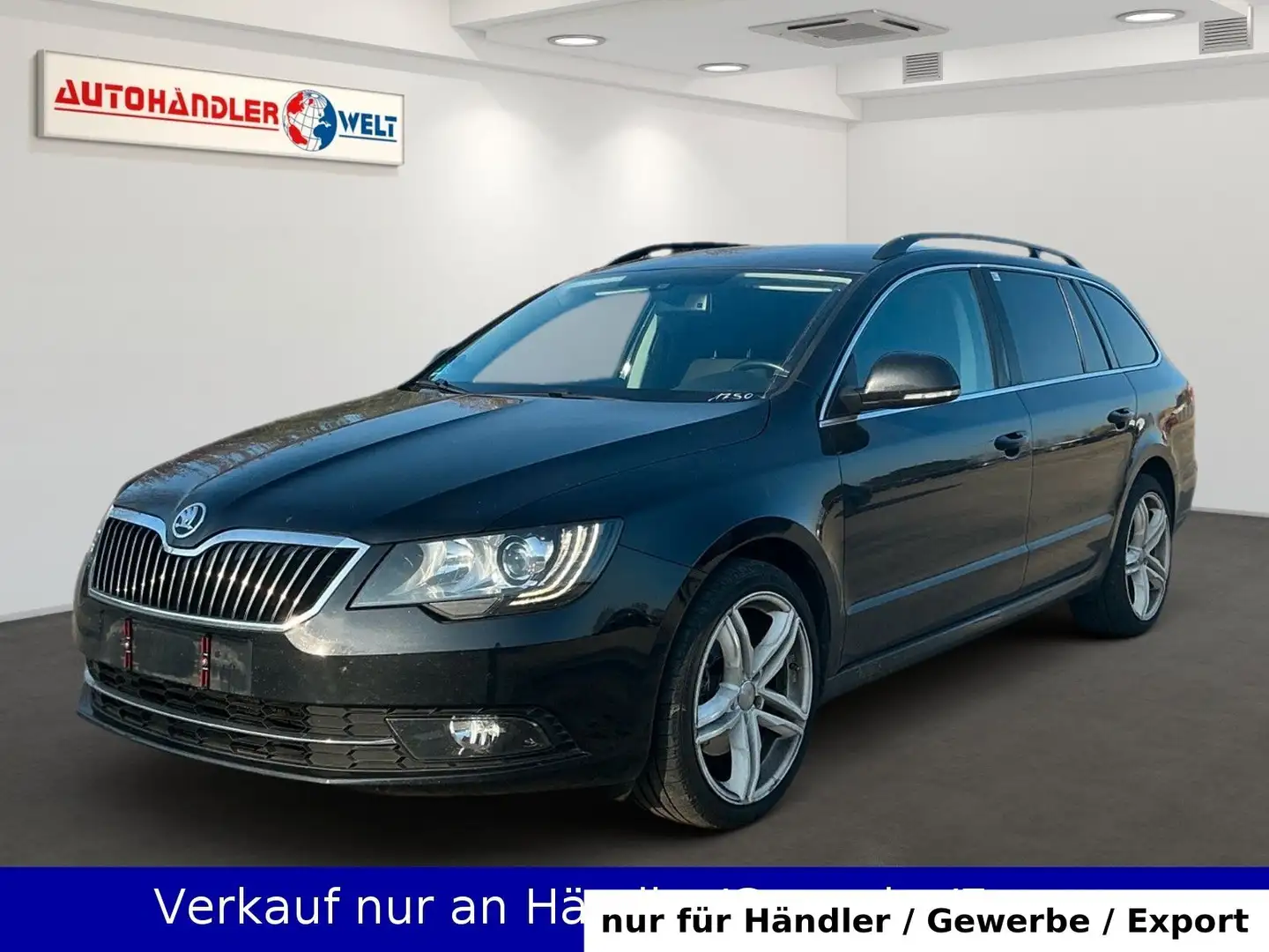 Skoda Superb Combi 2.0 TDI Automatik Xenon Exclusive Schwarz - 1