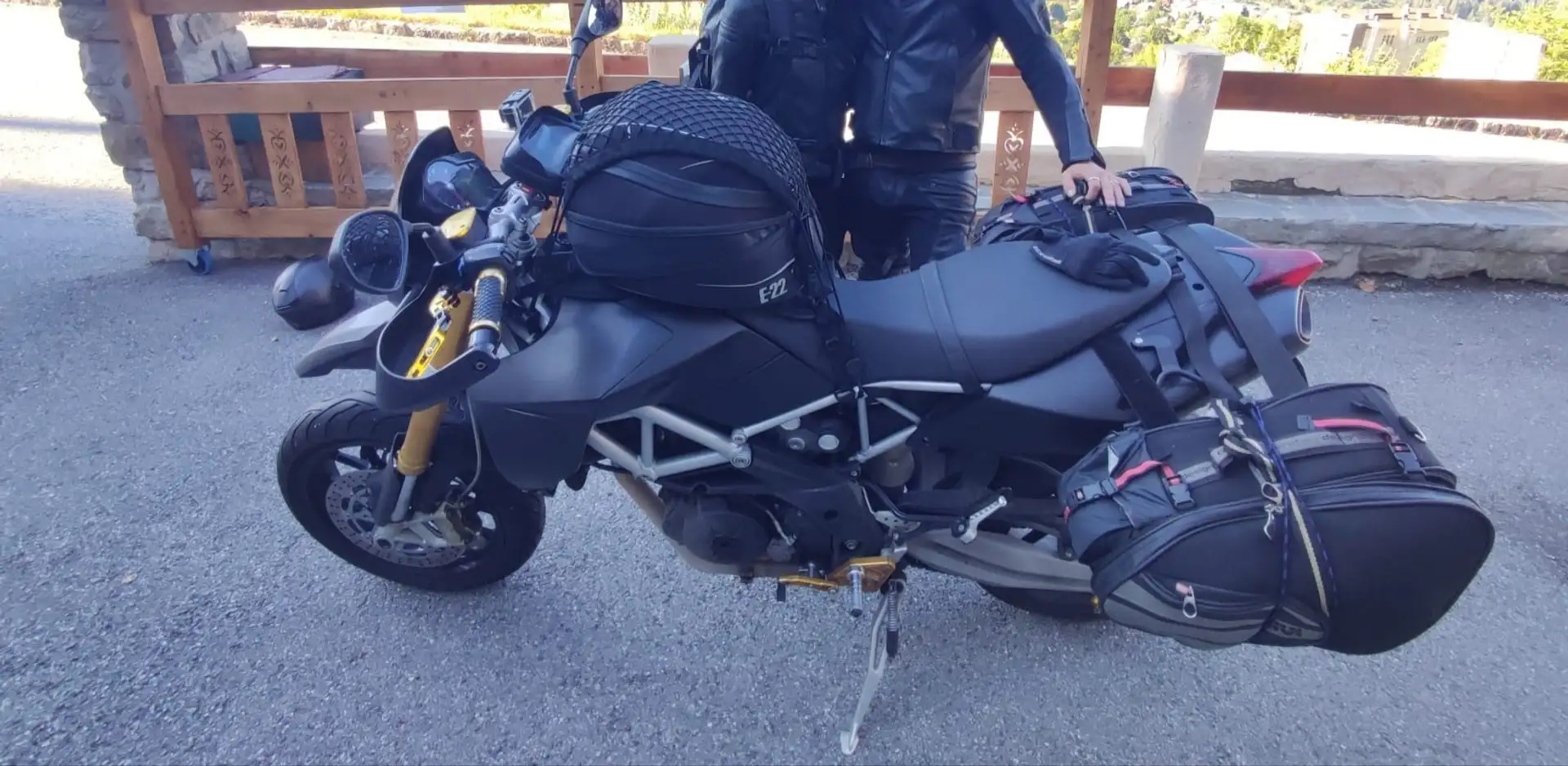 Aprilia Dorsoduro Black - 2