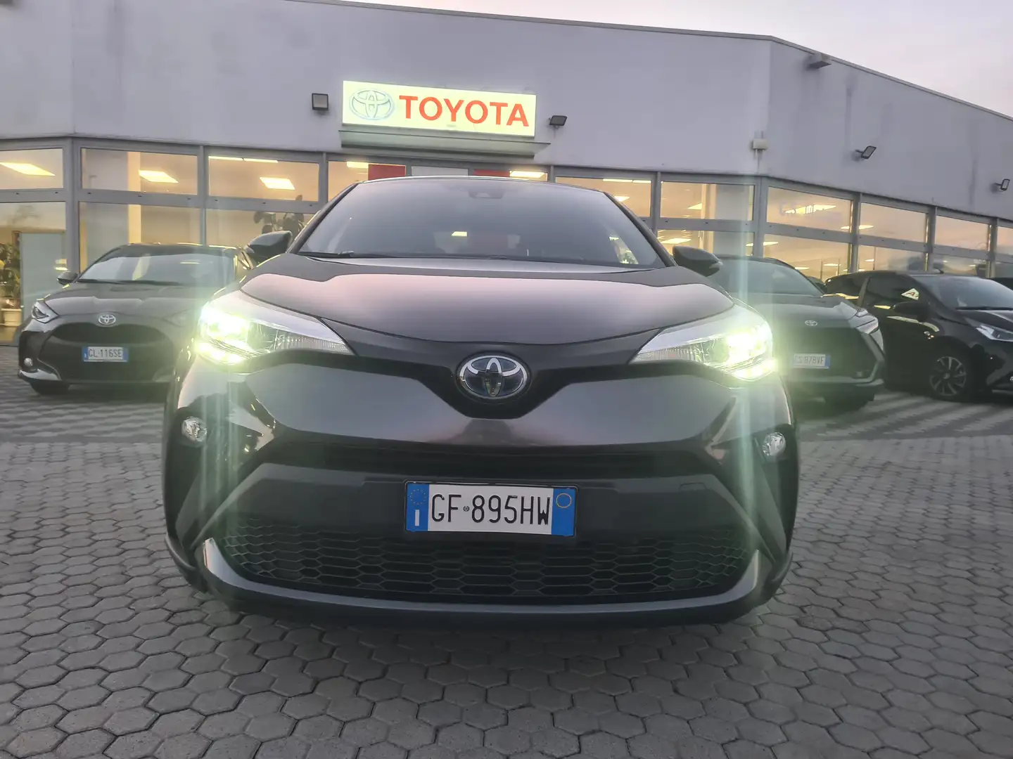 Toyota C-HR C-HR I 2020 1.8h Trend e-cvt Gris - 2
