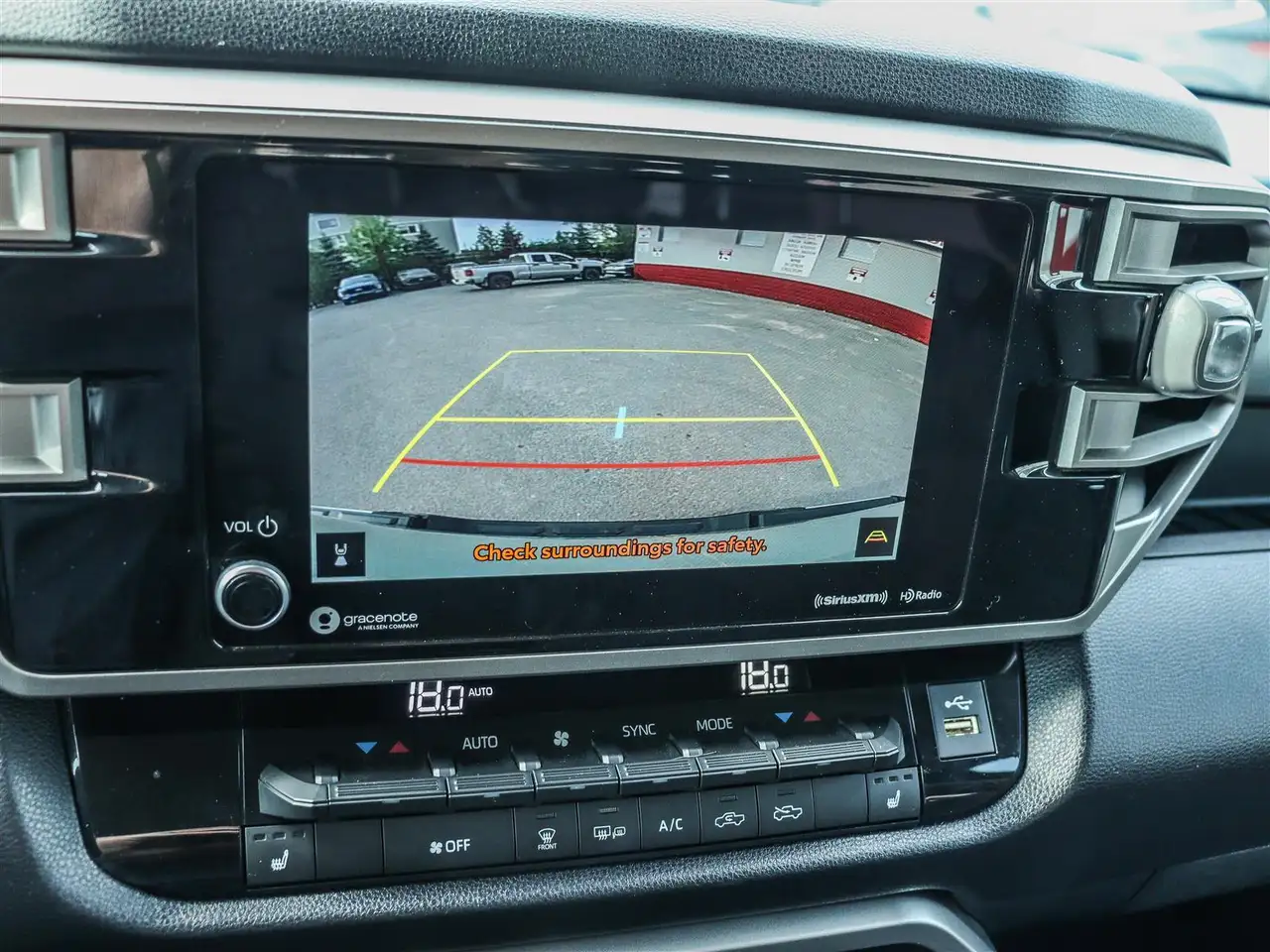 Toyota Tundra снимка Toyota Tundra