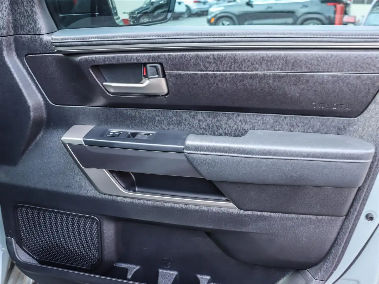 Toyota Tundra снимка Toyota Tundra