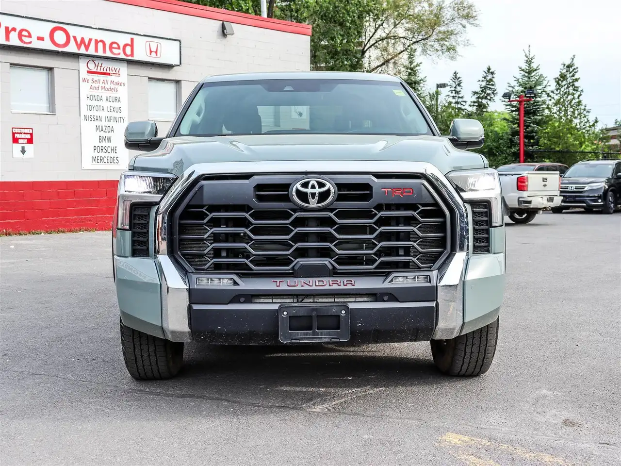 Toyota Tundra снимка Toyota Tundra