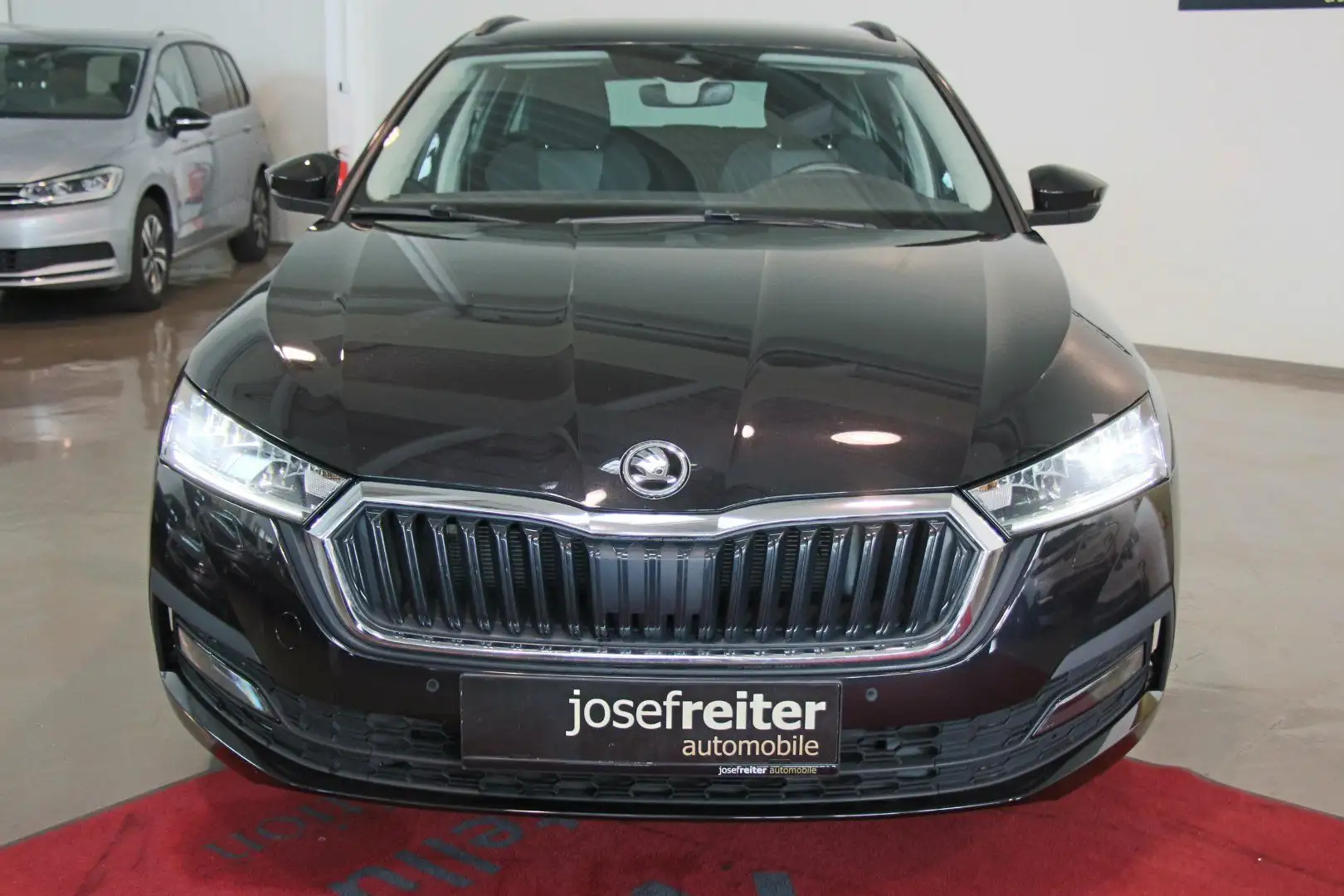 Skoda Octavia Combi Ambition 2.0 TDI AHK/NAVI/SPORTFAHRWERK Schwarz - 2