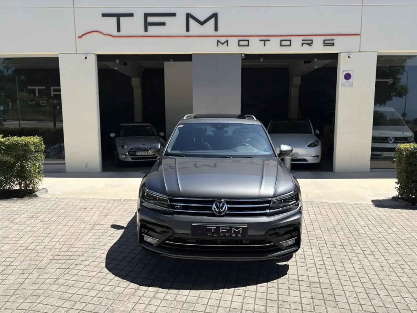 Volkswagen Tiguan 2.0 TSI Sport 4Motion DSG 140kW Gris - 2