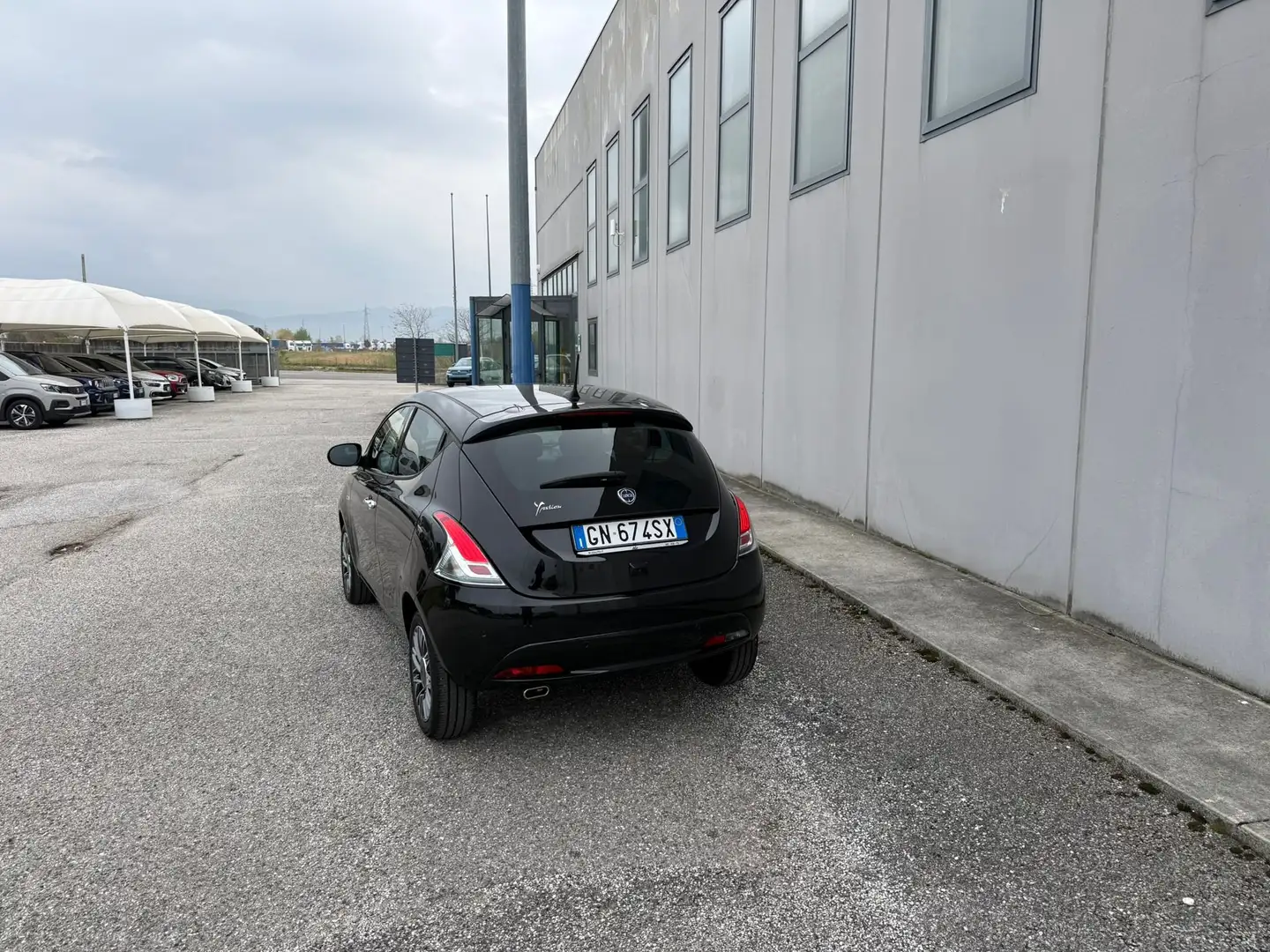 Lancia Ypsilon 1.0 FireFly Hybrid Gold Plus 70 CV Noir - 2