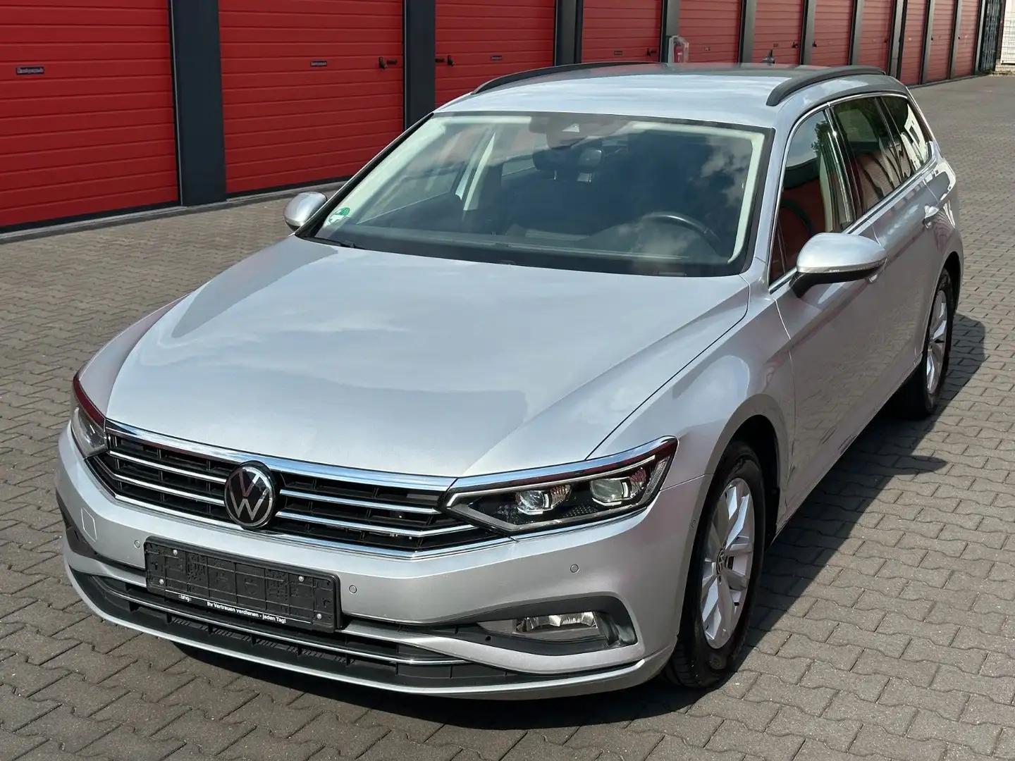 Volkswagen Passat Variant Business Silber - 2