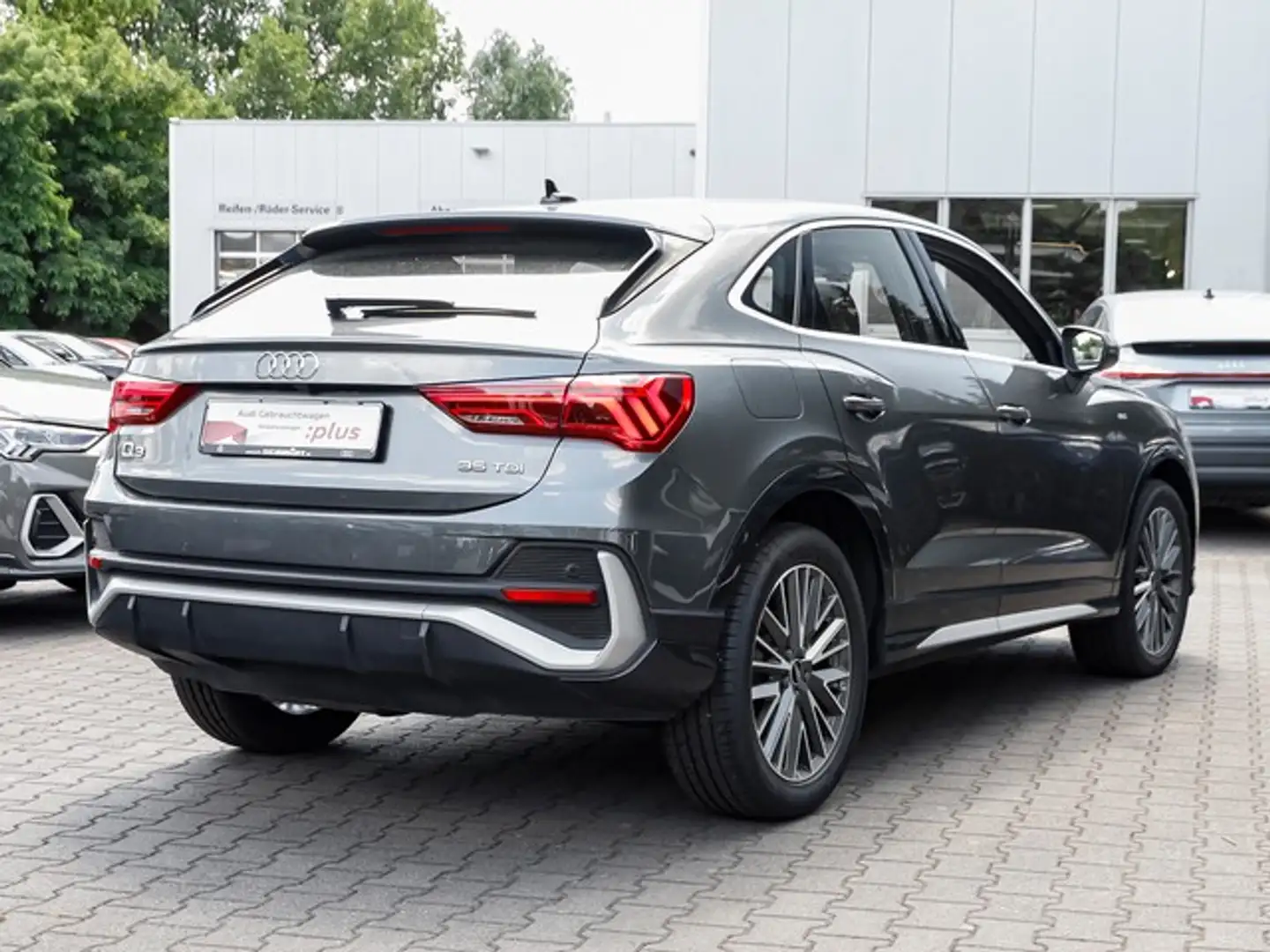 Audi Q3 Sportback 35 TDI S line Pano LM19 LED ACC Kamer... Grau - 2