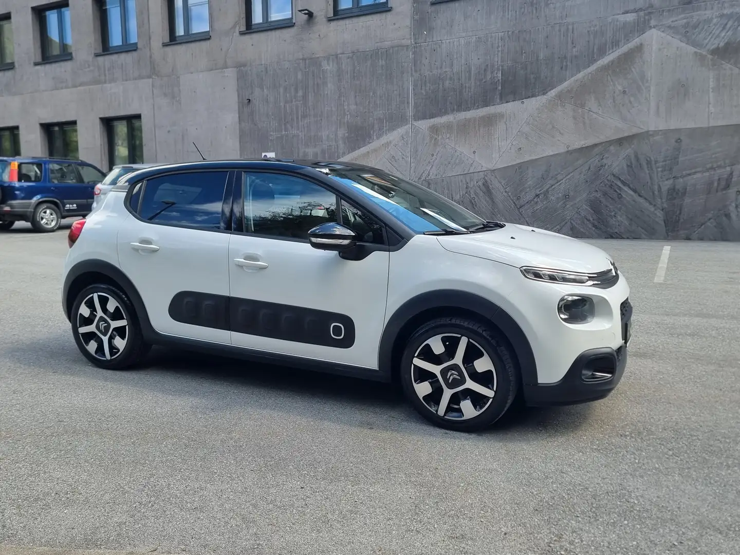 Citroen C3 C3 PureTech 82 S&S 5-Gang-Manuell Shine Weiß - 1