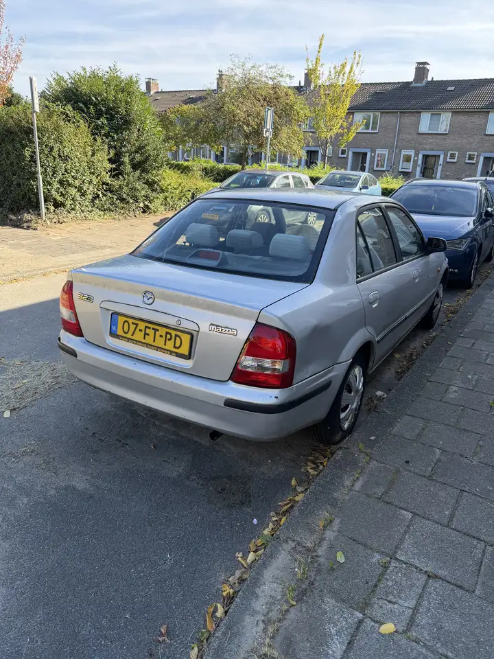 Mazda 323 1.5i LS + Airco, foto 2