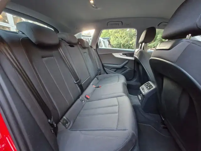 Audi A4 view 13