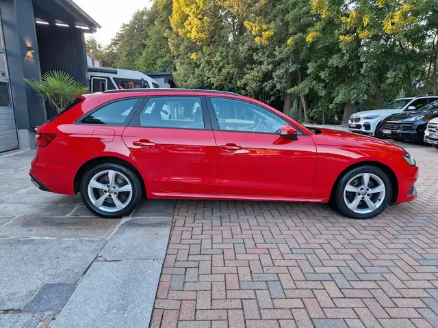 Audi A4 view 4